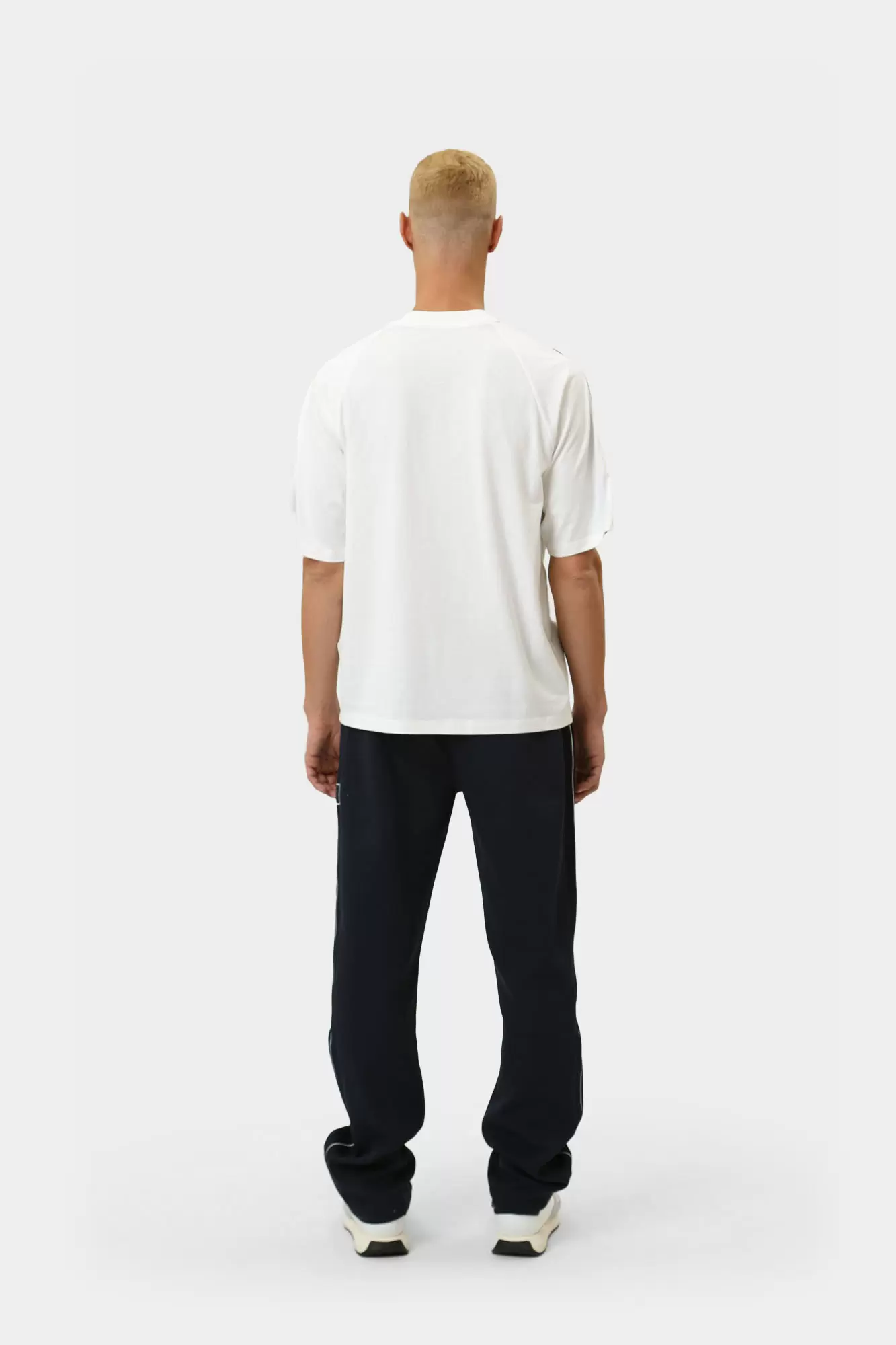 6DZTJE_ZJ9JZ Футболка Armani Exchange Белый