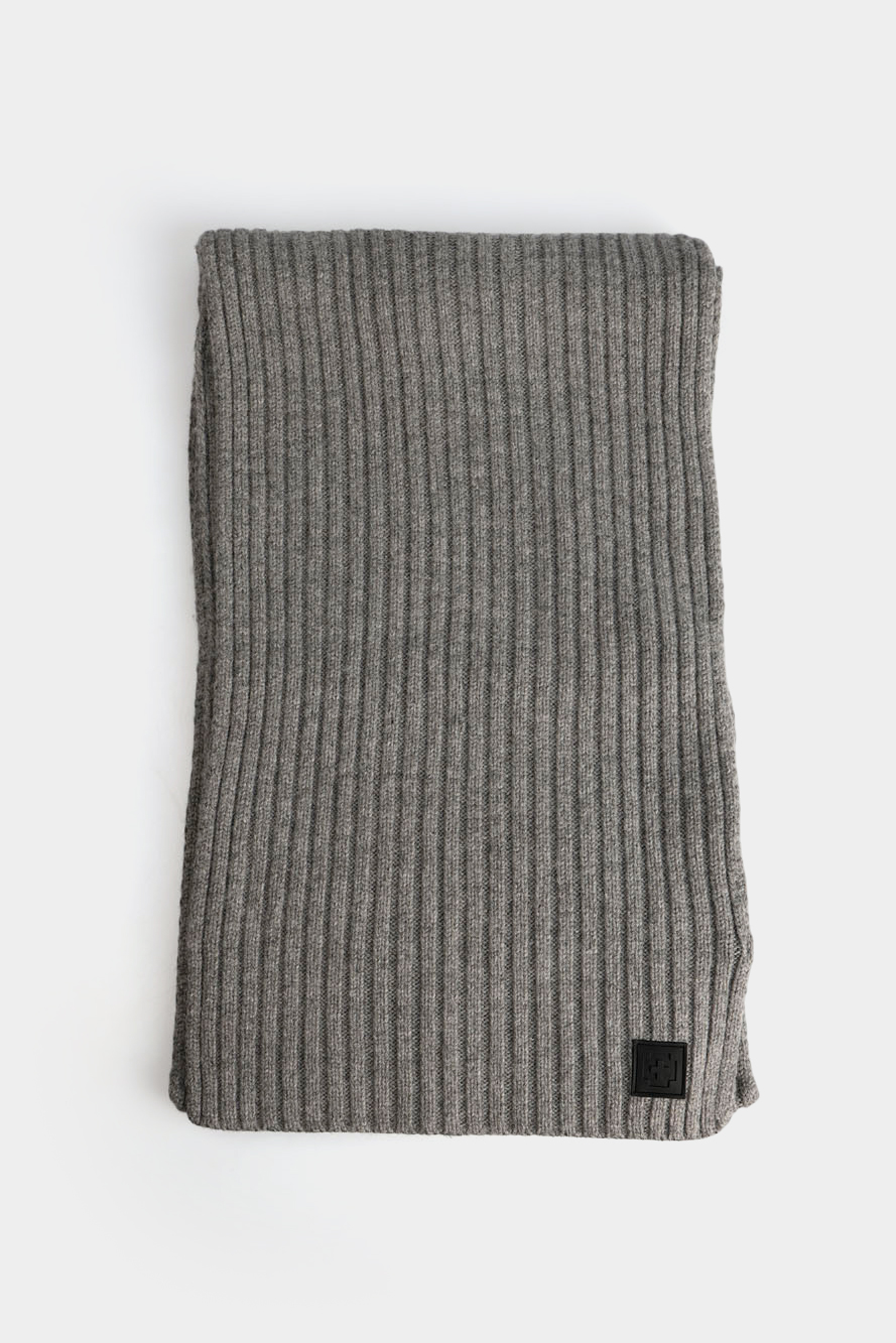 30048606_10020602 Набор шапка и шарф Strellson Серый