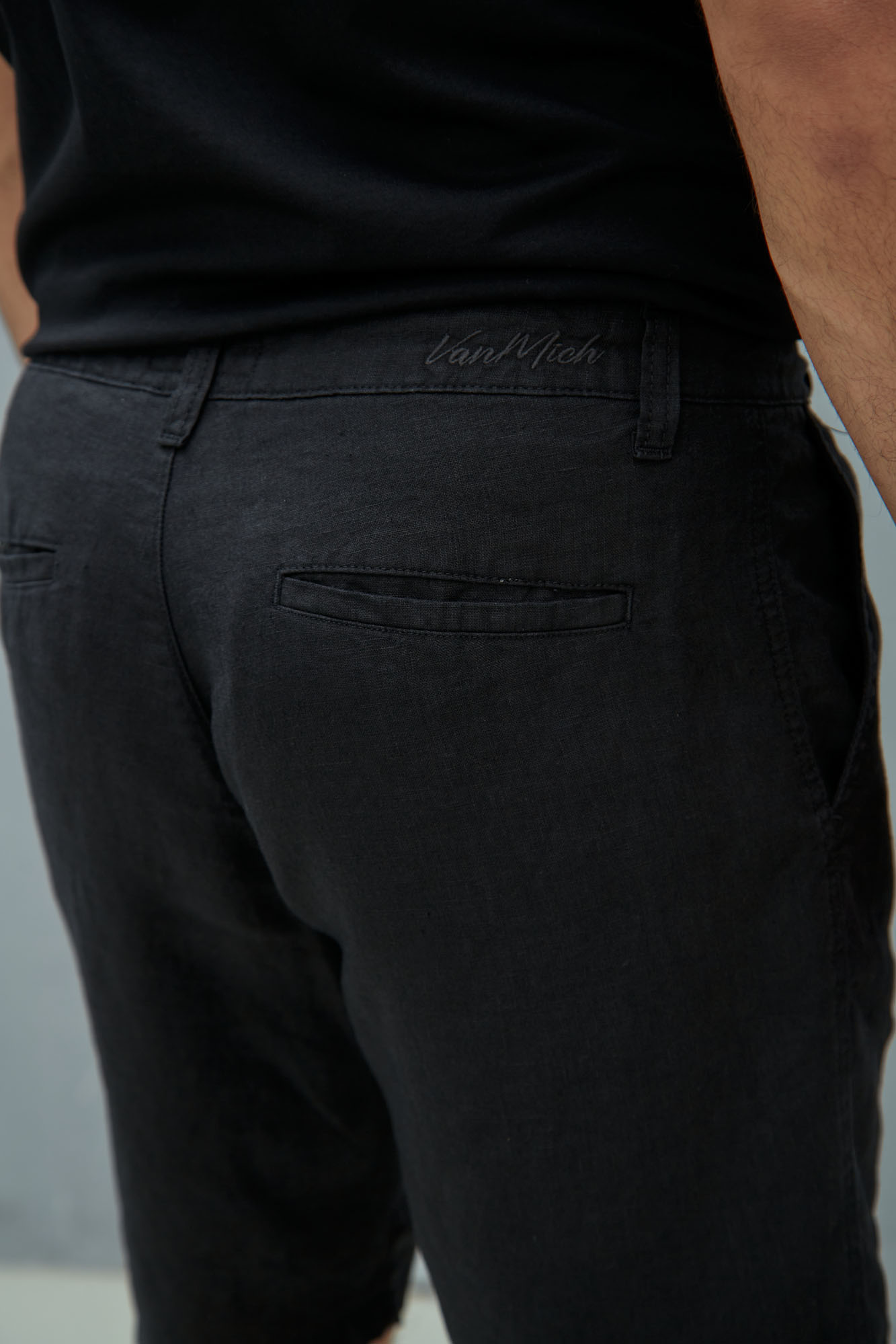 VM-OMA-55-010 Шорты льняные Van Mich Черный