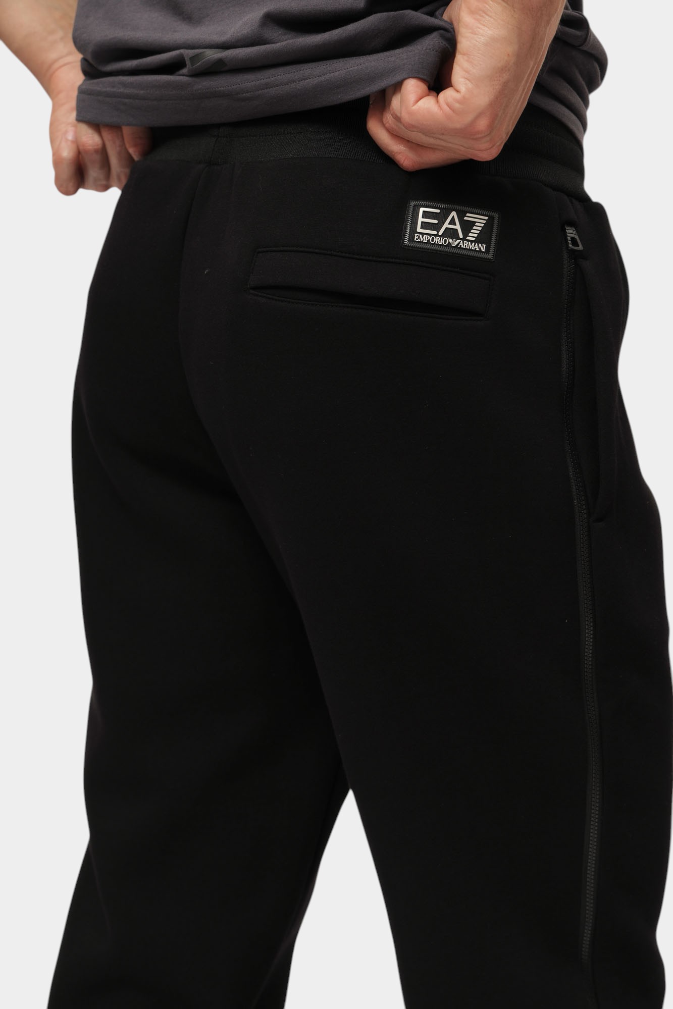 7M000144_AF13538 Брюки спортивные EA7 Черный