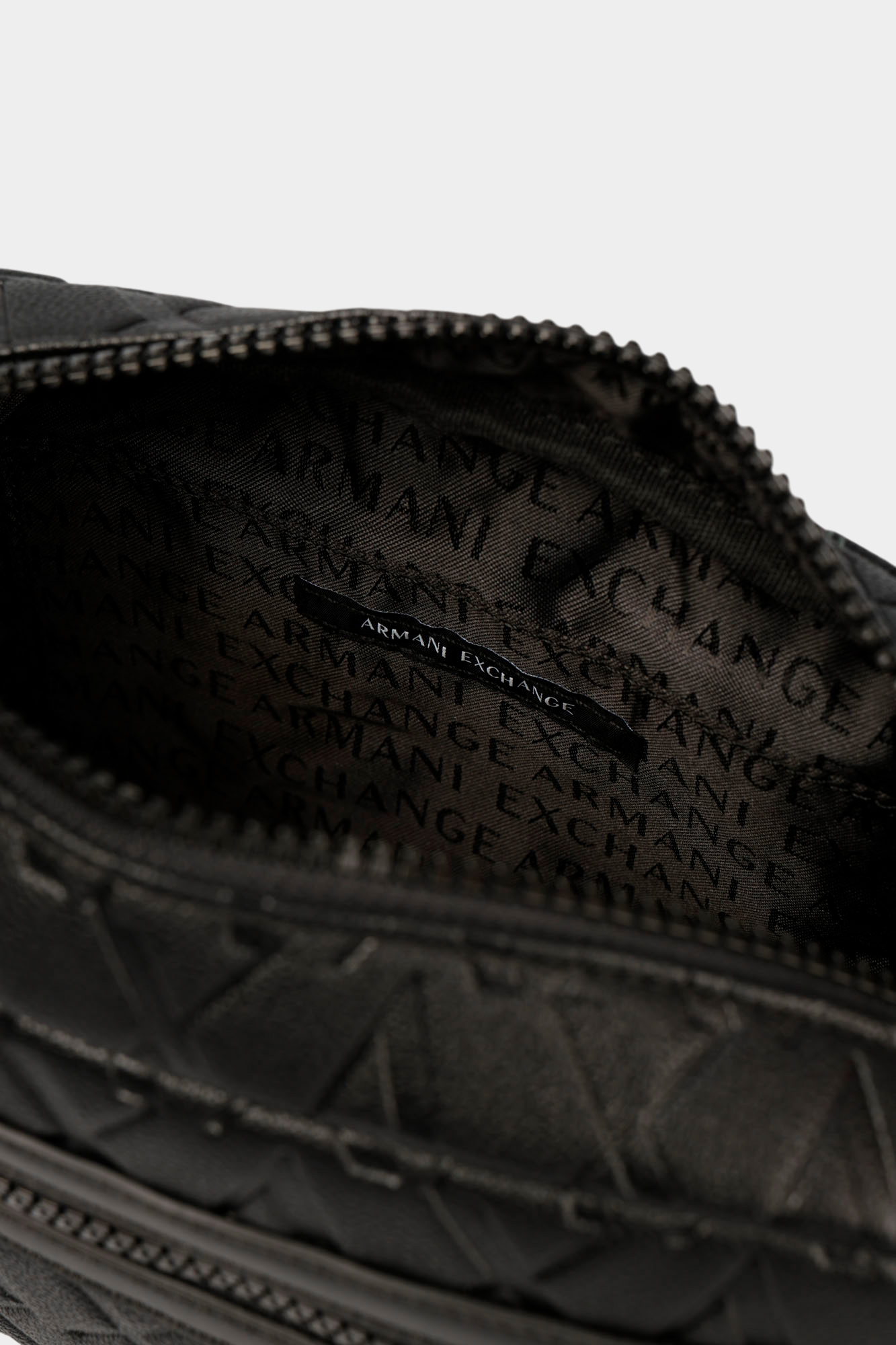 XM000240_AF12133 Сумка Armani Exchange Черный