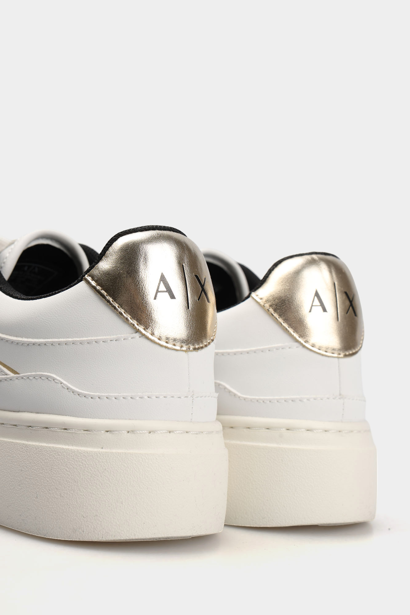 XDX147_XV830 Кеды Armani Exchange Белый