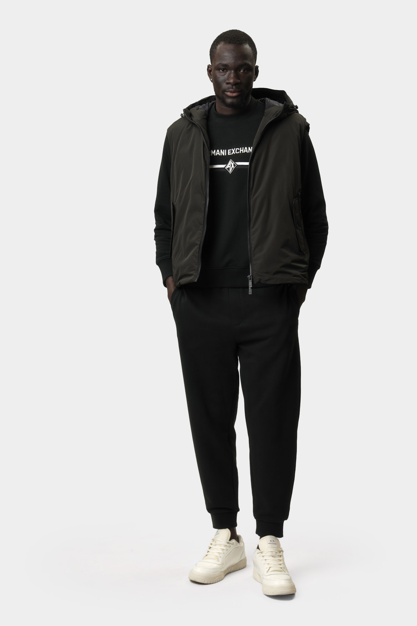 XM000585_AF13140 Жилет пуховый Armani Exchange Хаки