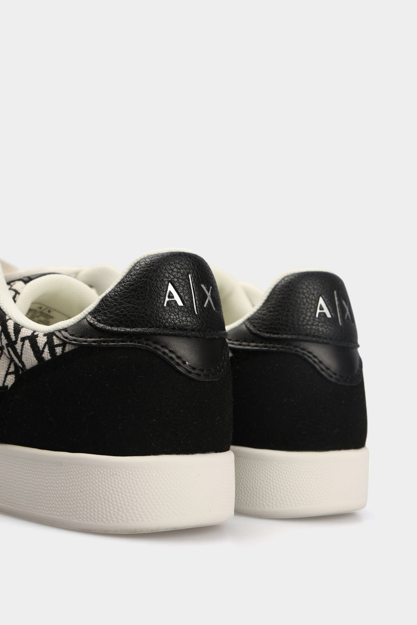 XDX183_XV933 Кеды Armani Exchange Черный