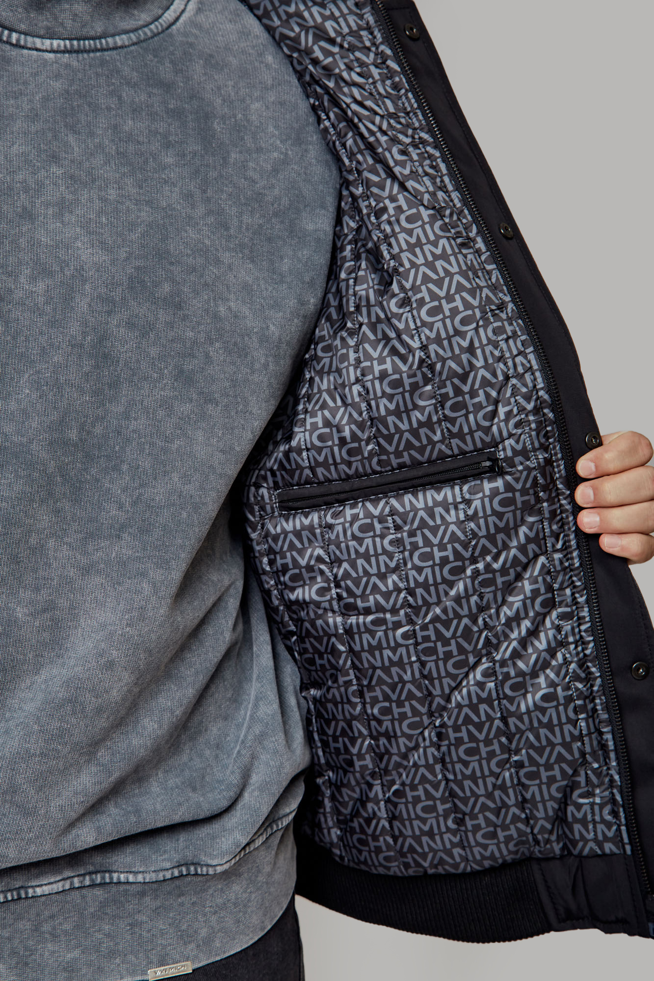 VM-CRI-52-328 Бомбер Van Mich Черный