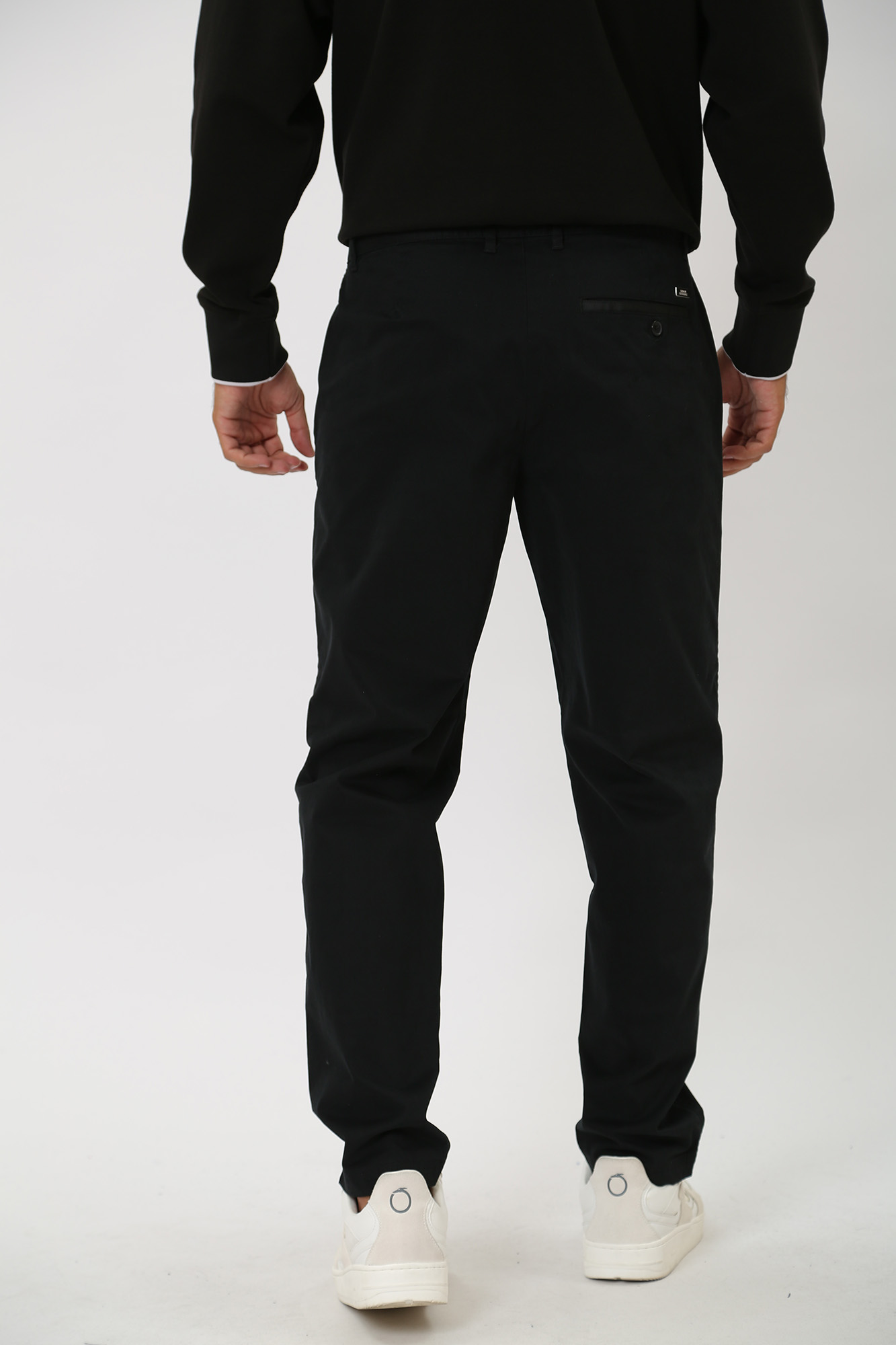 6RZP32_ZN2LZ Брюки чиносы  Armani Exchange Черный