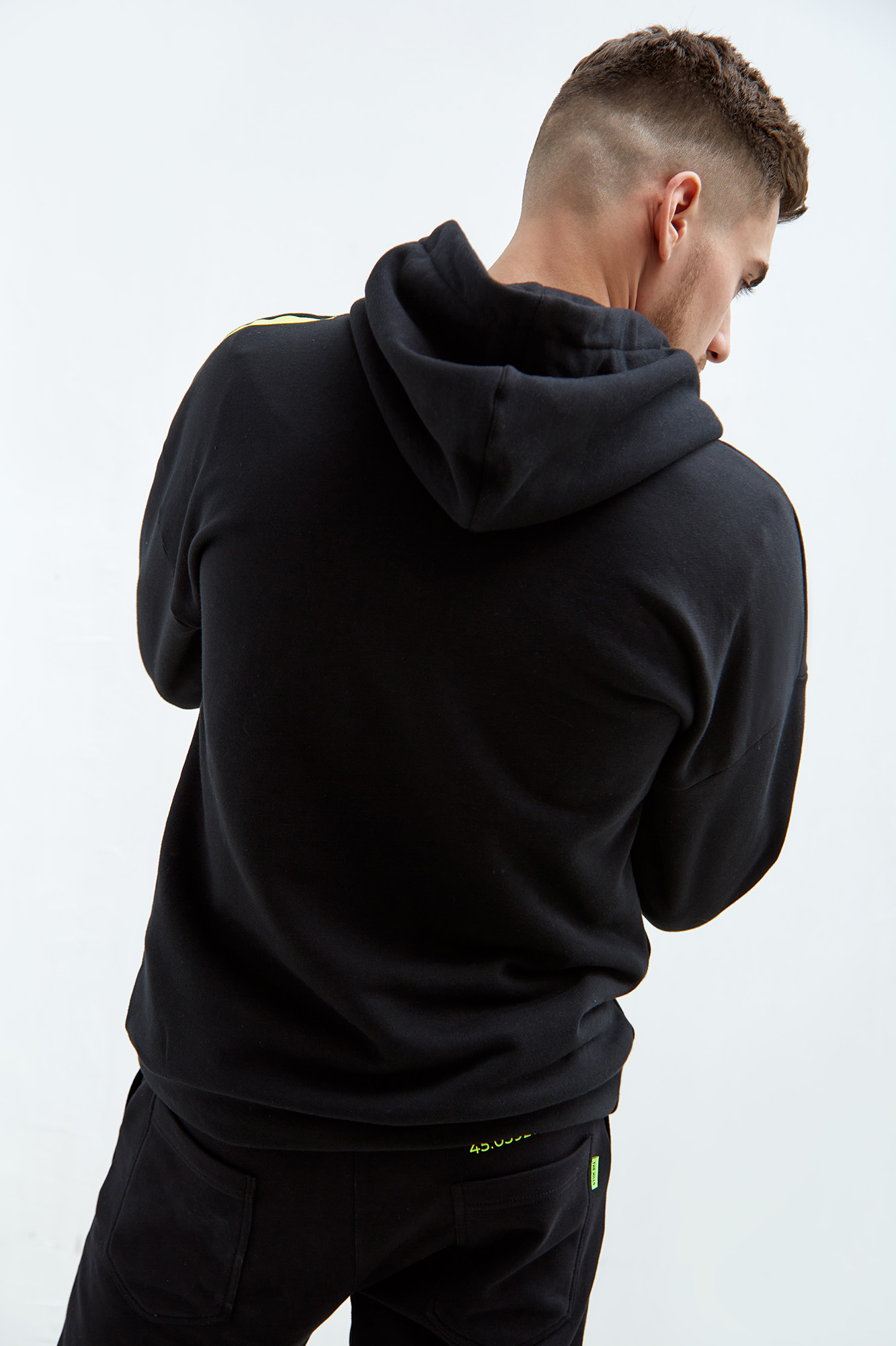 M-231-P-20-0001 Худи The Hills Черный