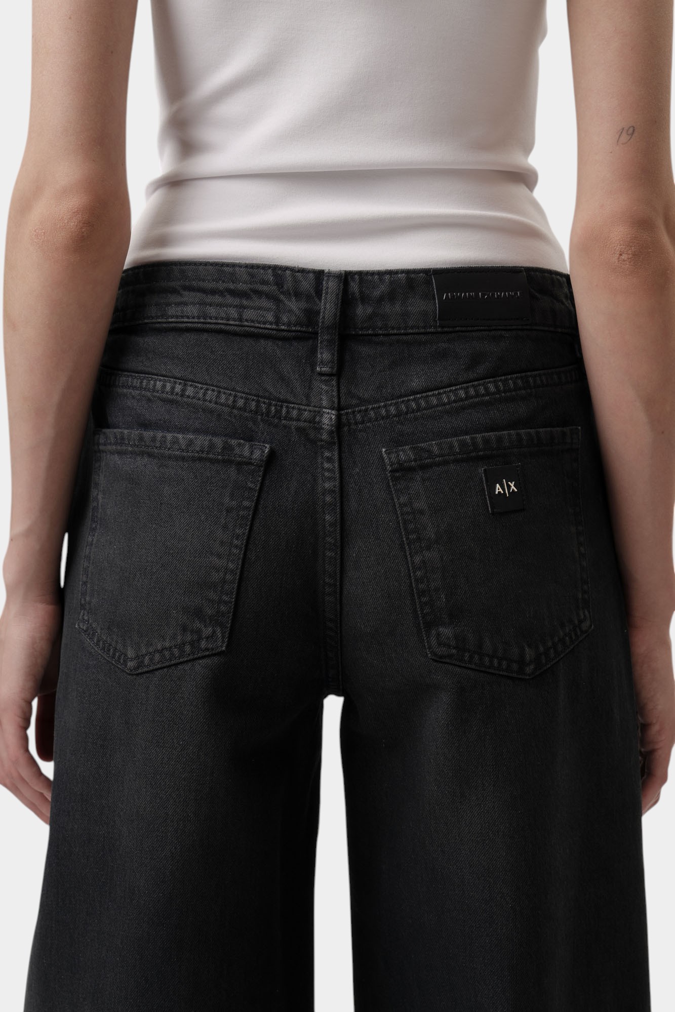 XW000056_AF10515 джинсы широкие armani exchange 