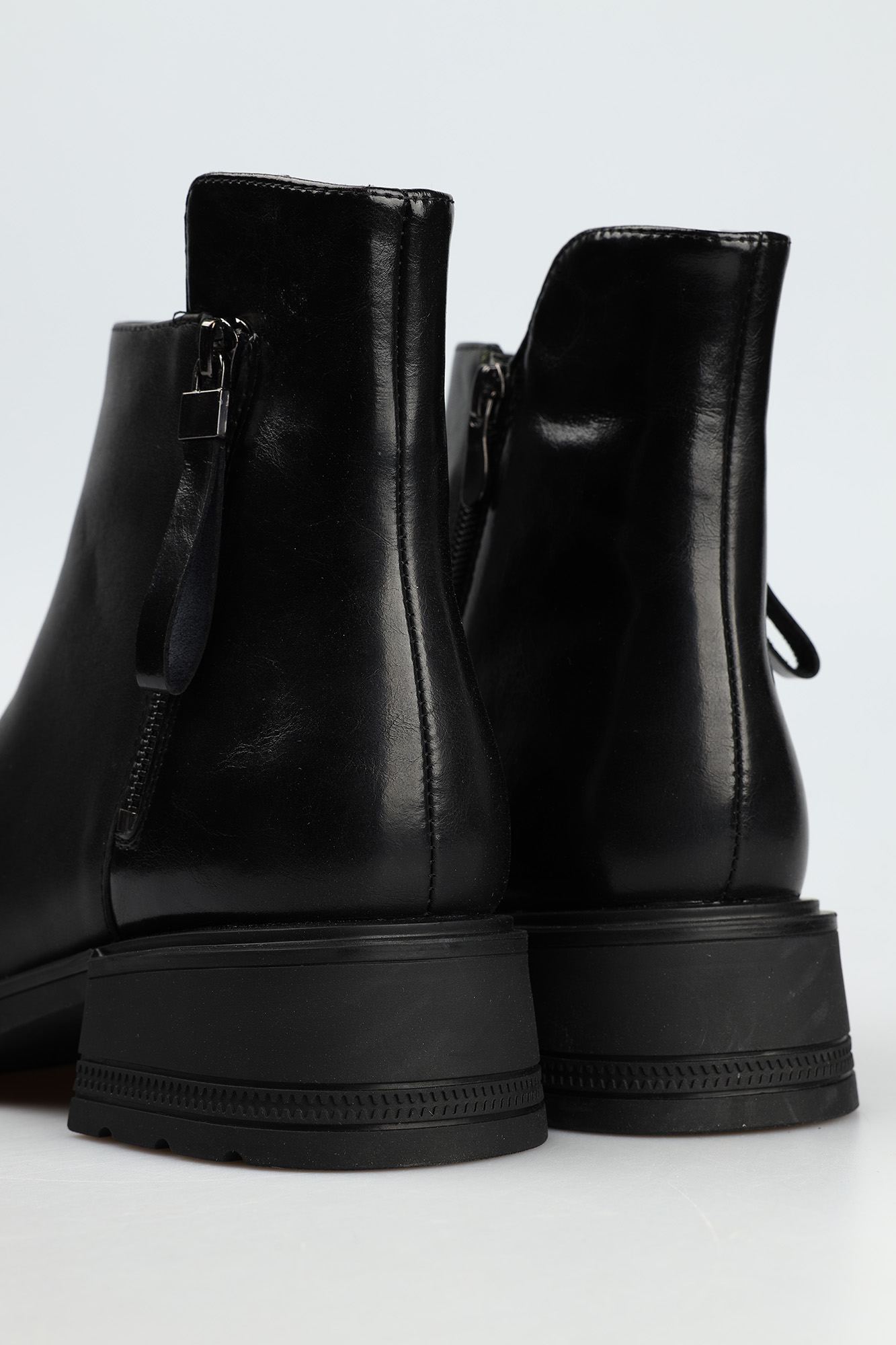 MC12105-WM/8 нат.мех Ботинки жен кожа чер. Ботинки Marc Cony Черный