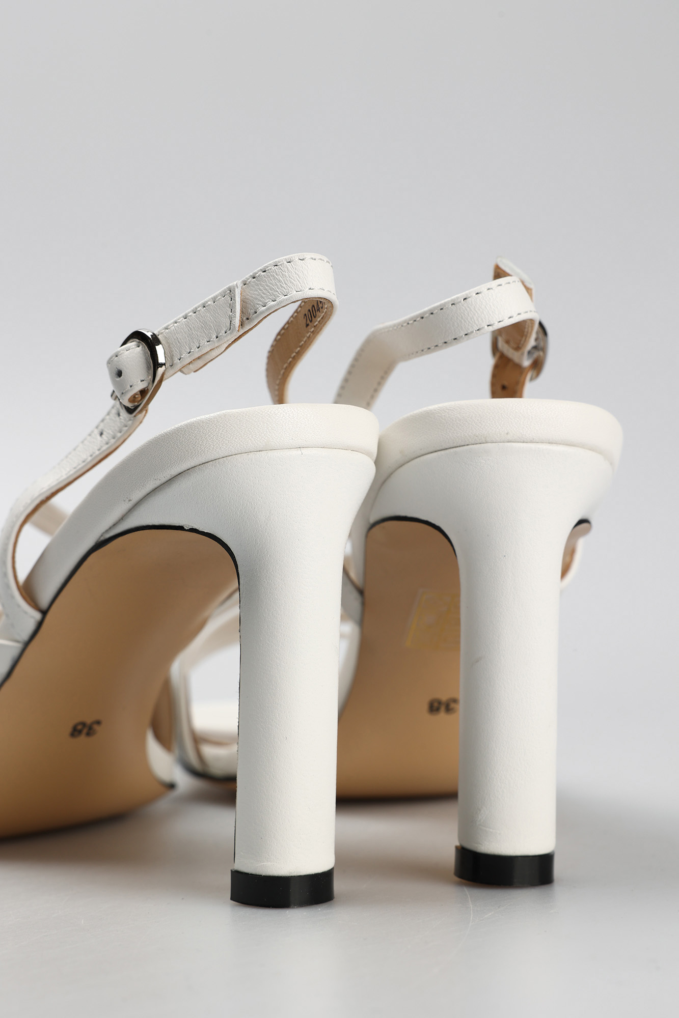 20045700757 Босоножки Marc Cony Белый