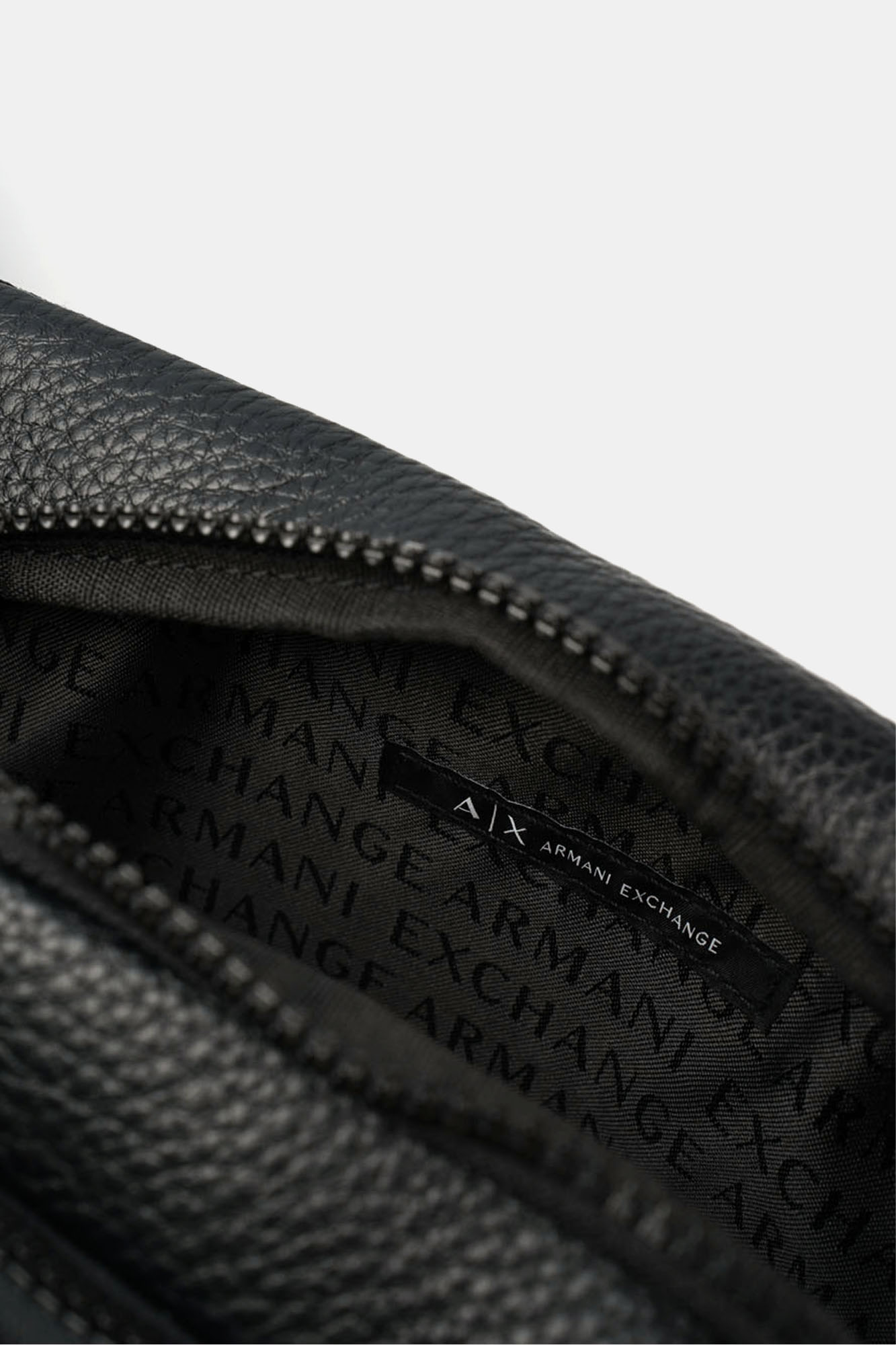 XM000153_AF11931 Сумка на пояс Armani Exchange Черный