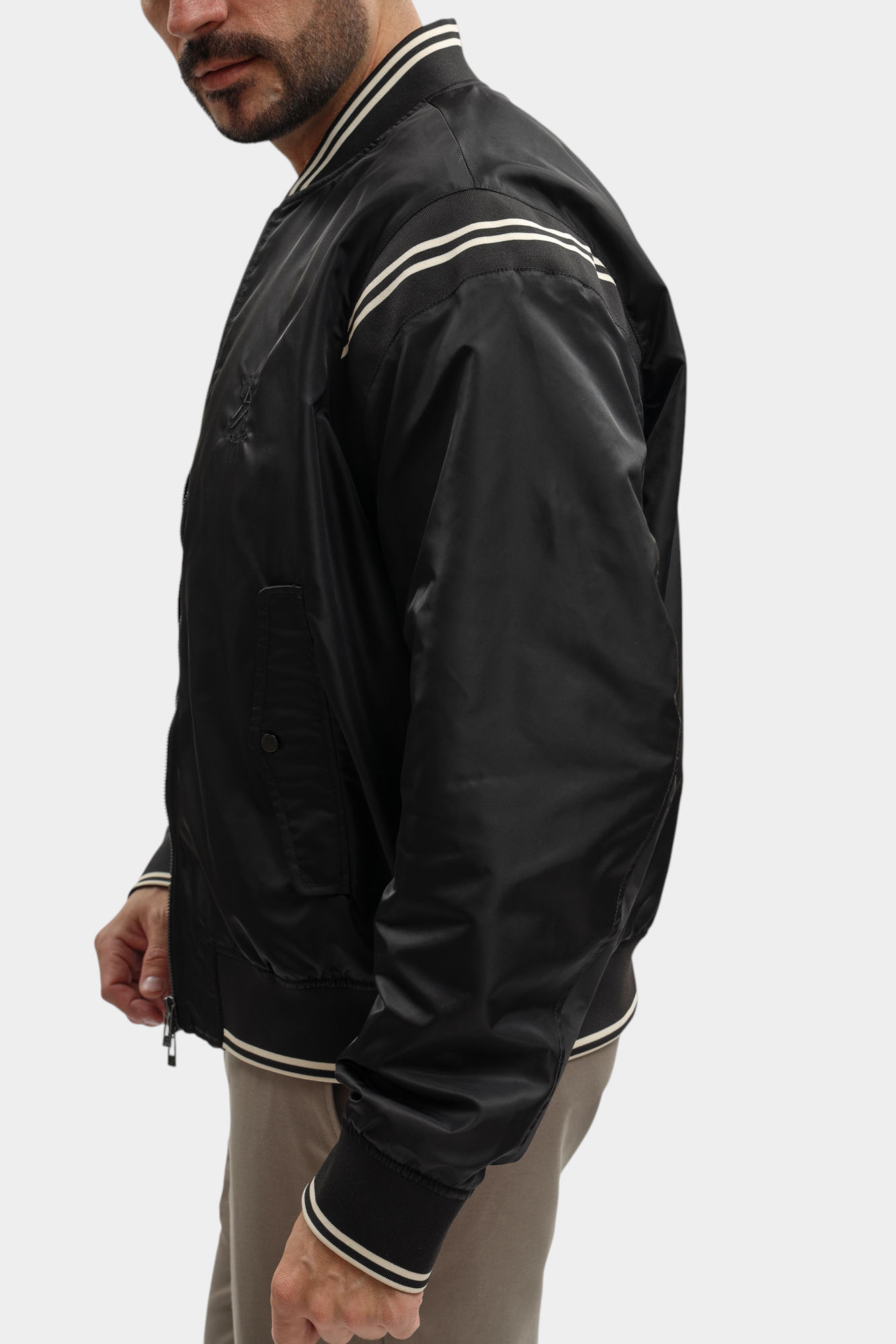 XM002017_AF19828 Бомбер Armani Exchange Черный