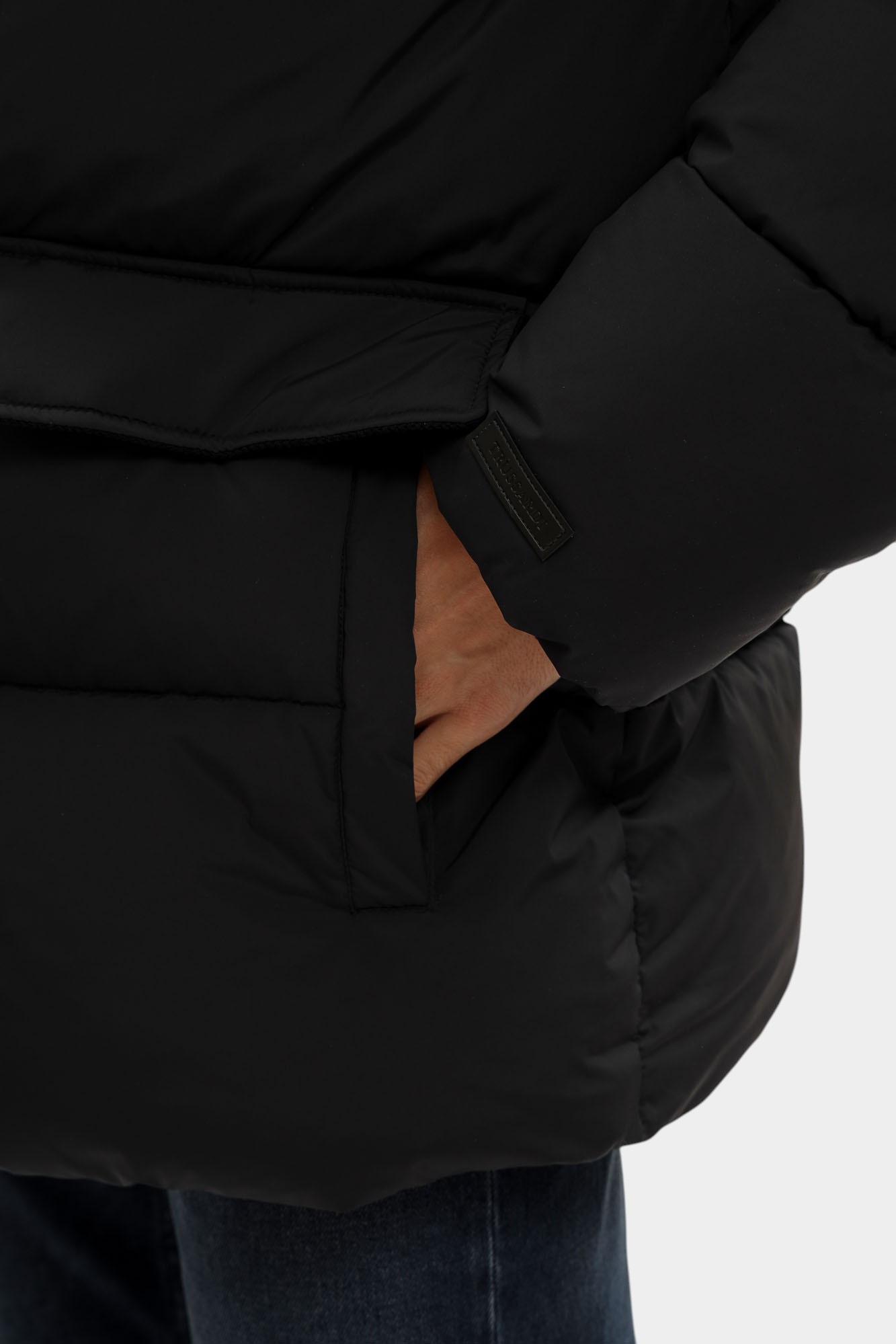 F008M000013N-MO805N12-08YT Пальто пуховое Trussardi Черный