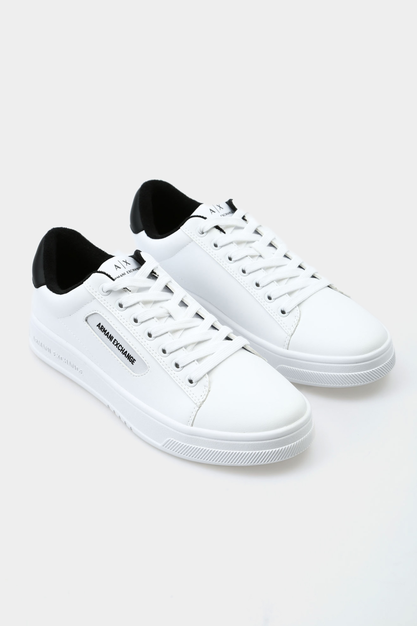 XUX203_XV805_U325 Кроссовки Armani Exchange Белый