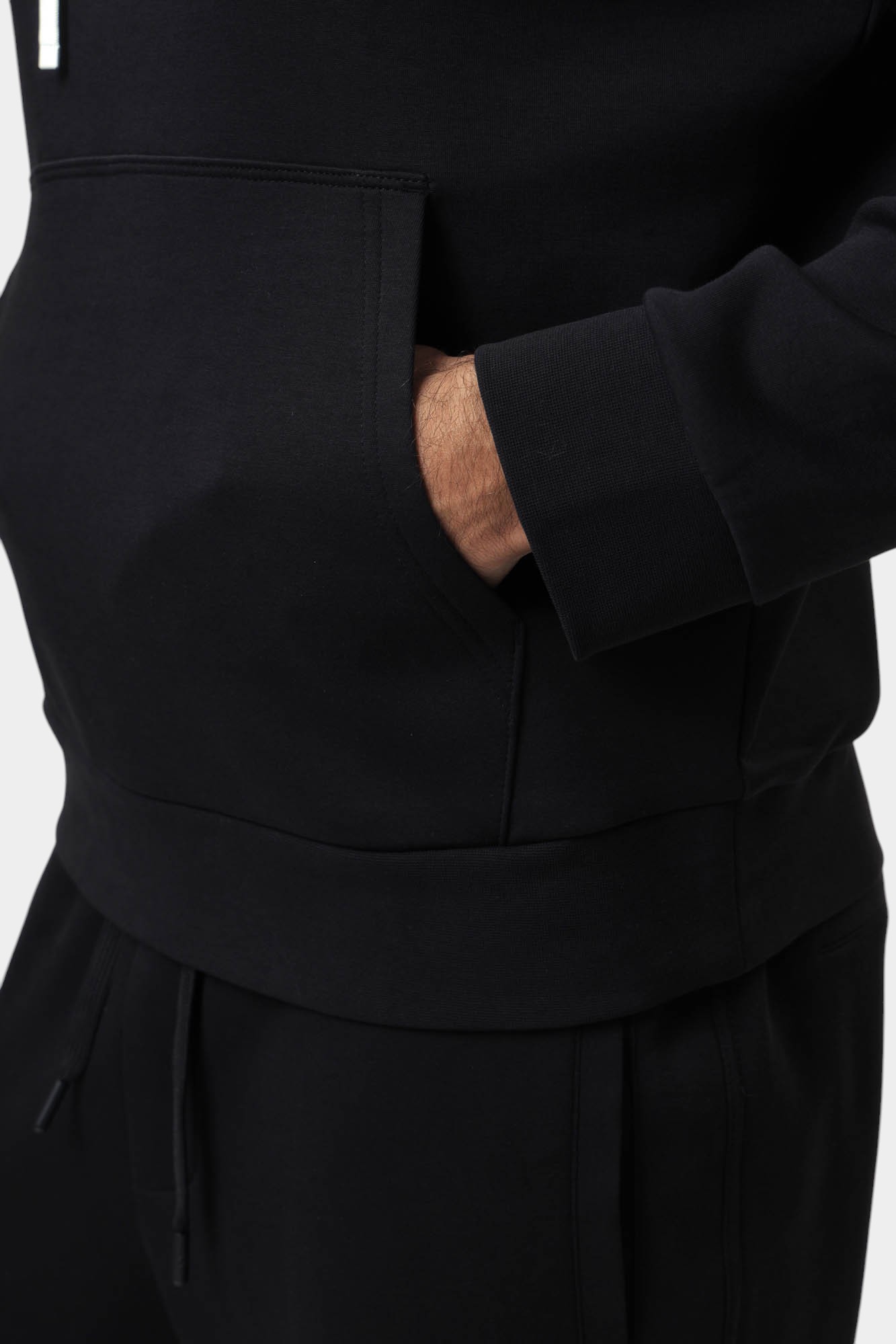 XM000482_AF10818 Худи Armani Exchange Черный