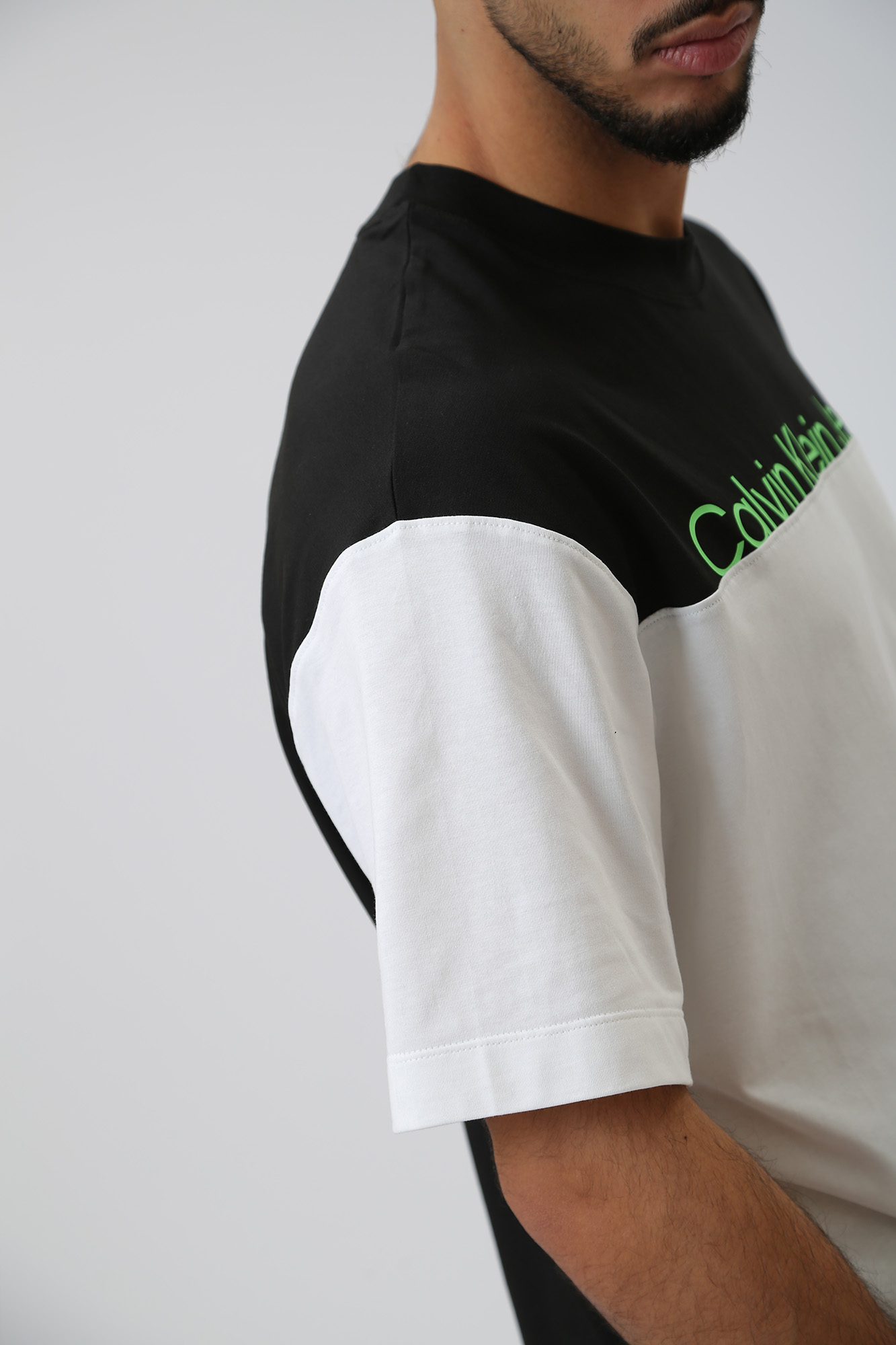 J30J324010 Футболка Calvin Klein Jeans Белый