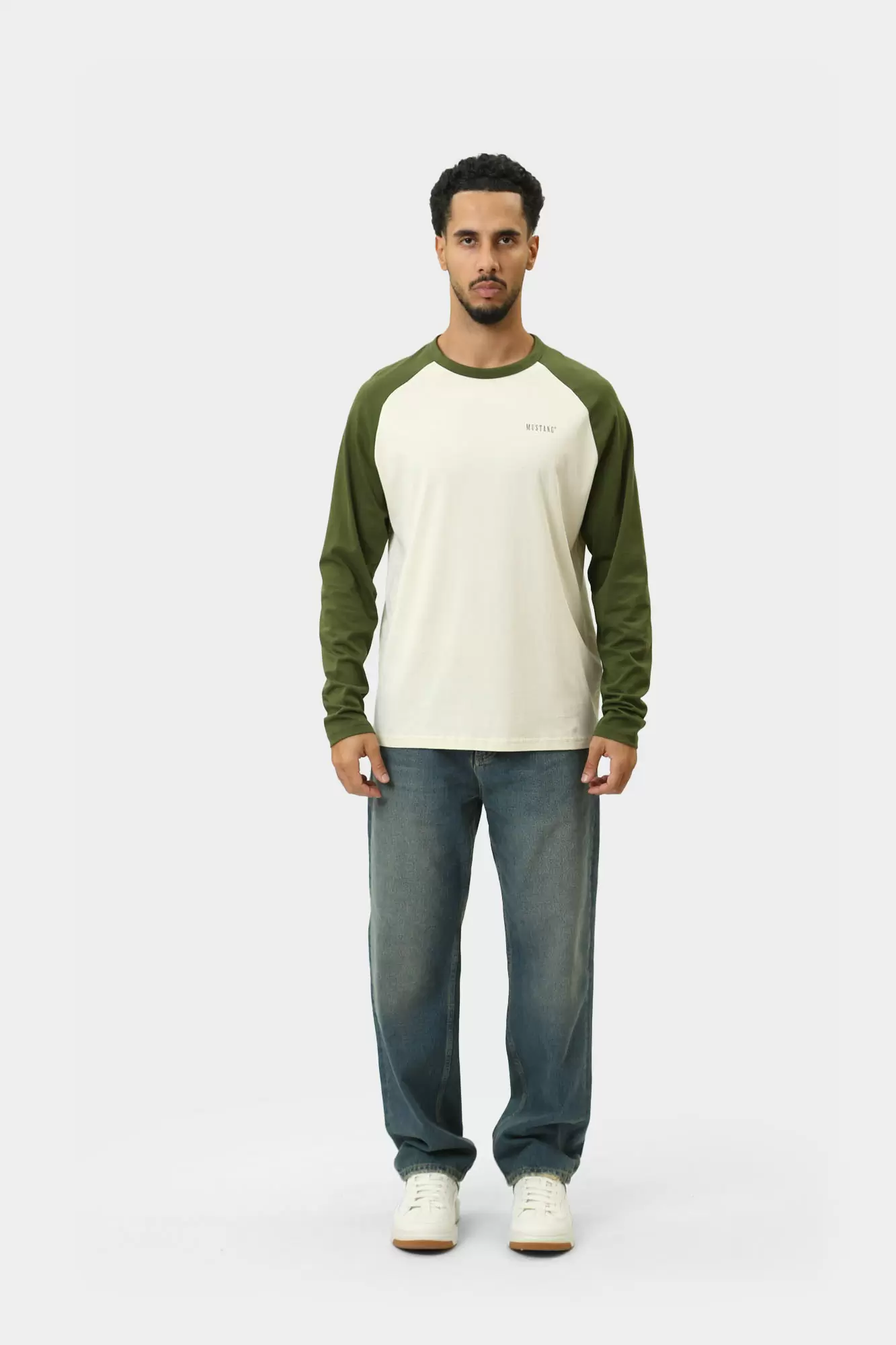 1015672 Лонгслив Mustang Белый