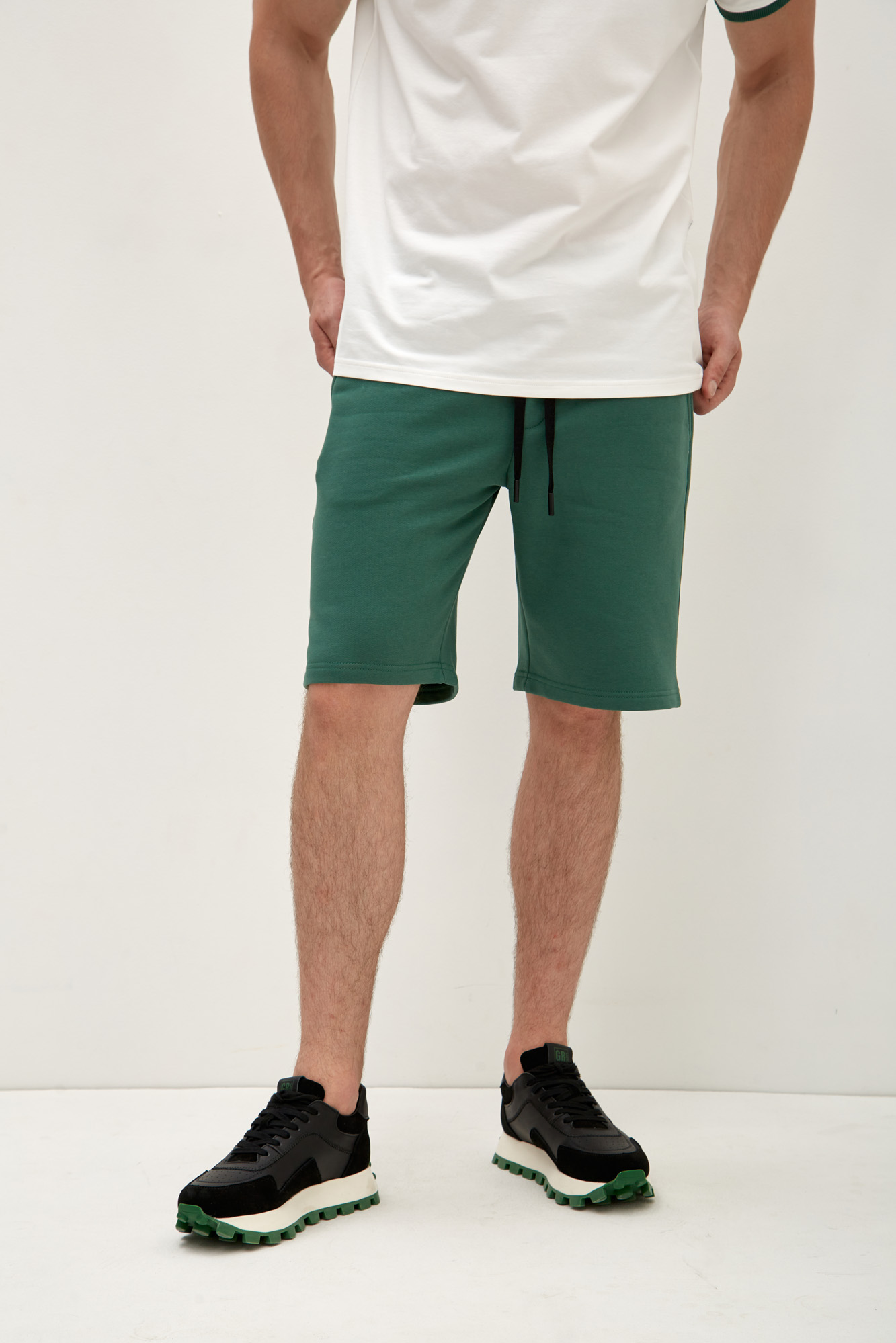 M-241-P-20-1093 Шорты The Hills Зеленый