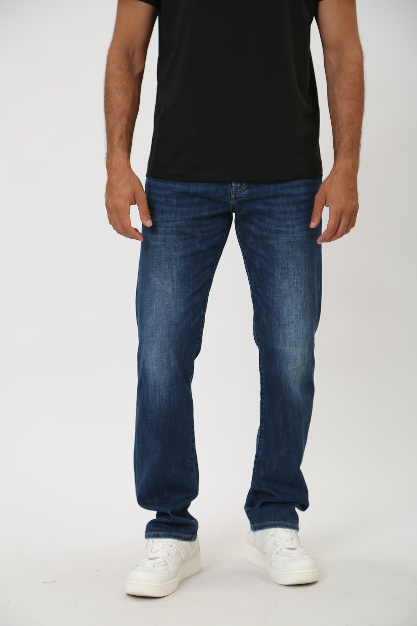 3RZJ16_Z1UGZ Брюки джинсовые   Armani Exchange Синий