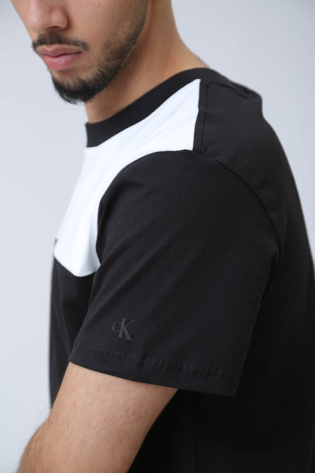 J30J324675 Футболка Calvin Klein Jeans Черный