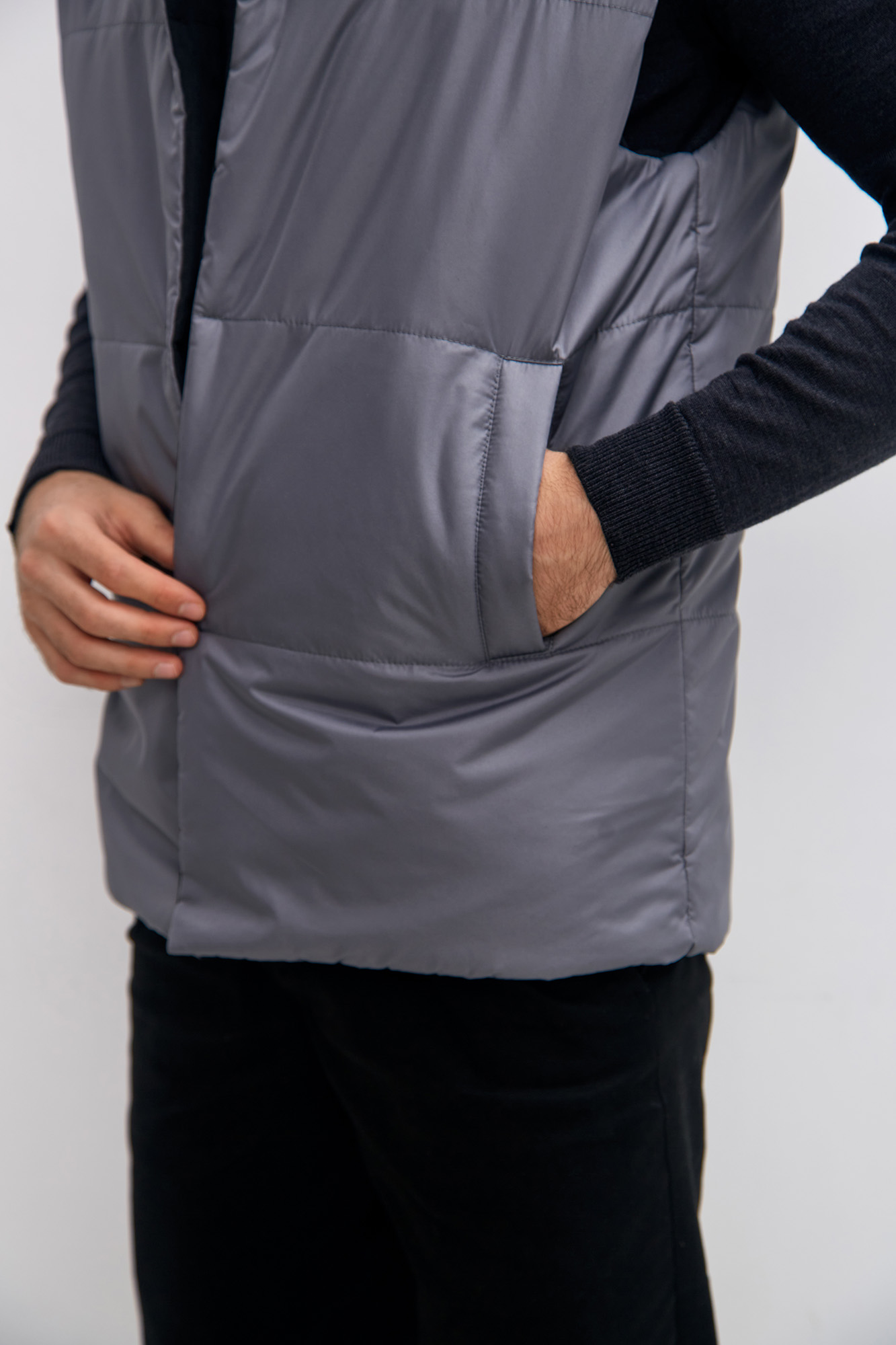 M-231-P-107-0011 Жилет The Hills Серый