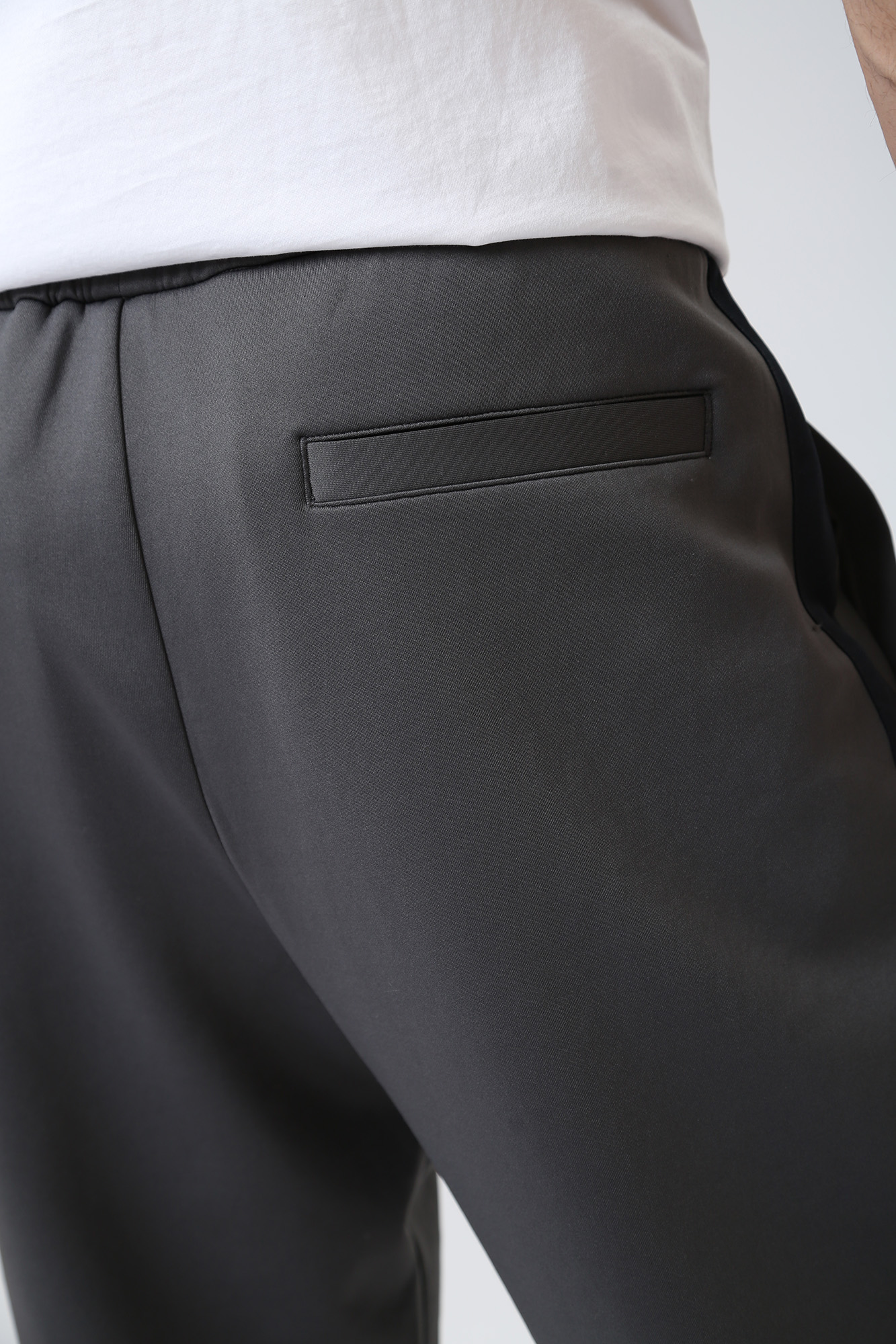 6KZPLR_ZJKQZ Брюки спортивные джоггеры Armani Exchange Серый