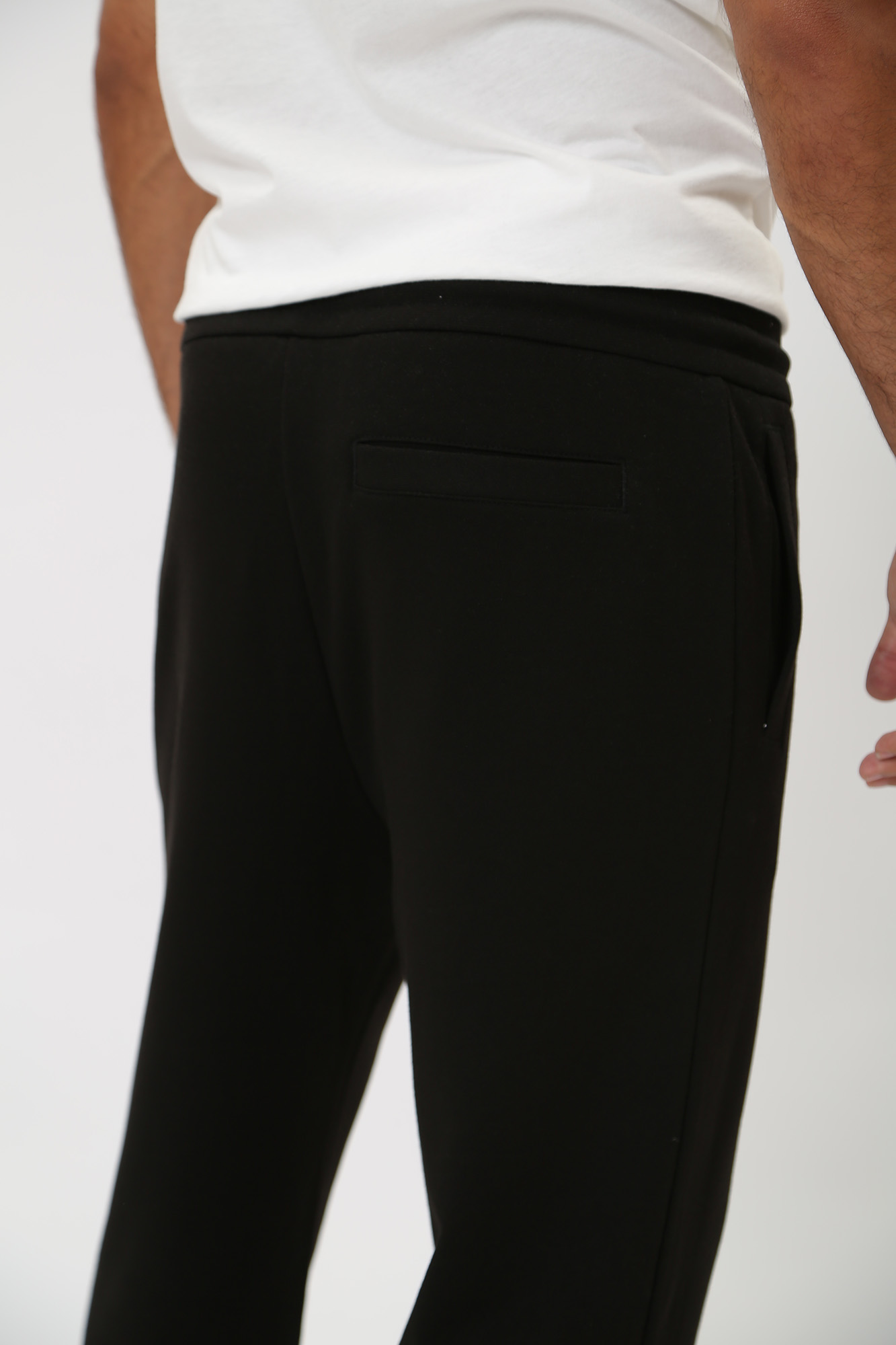 6RZPHE_ZJDGZ Брюки спортивные  Armani Exchange Черный