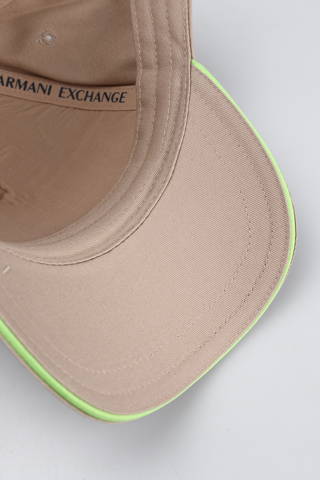 954209_3R109 Кепка Armani Exchange Белый