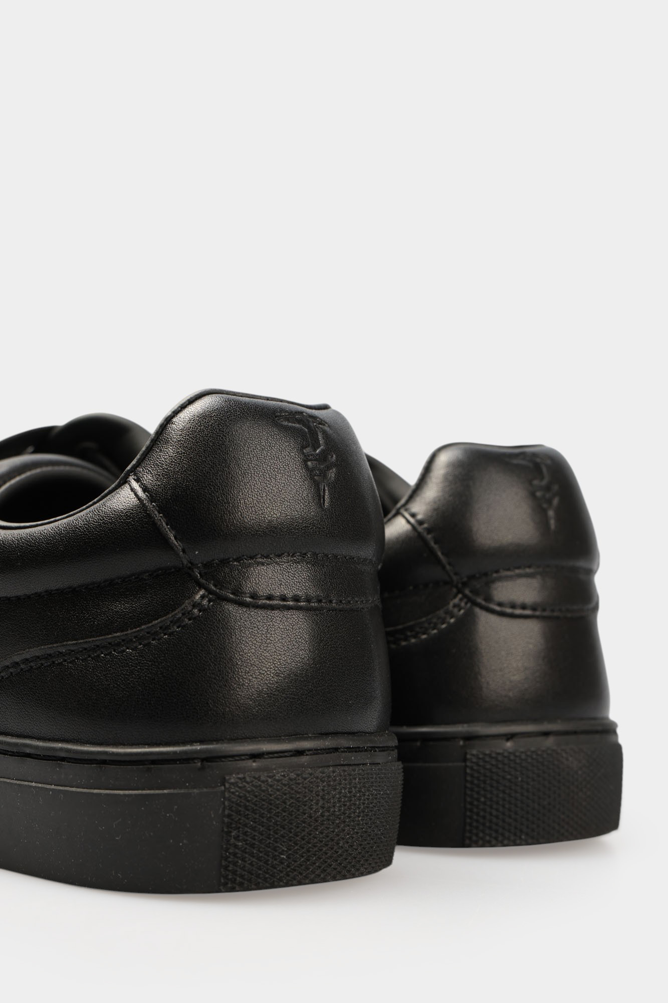 N034S000942N-WNS01L71-22PA Кеды Trussardi Черный