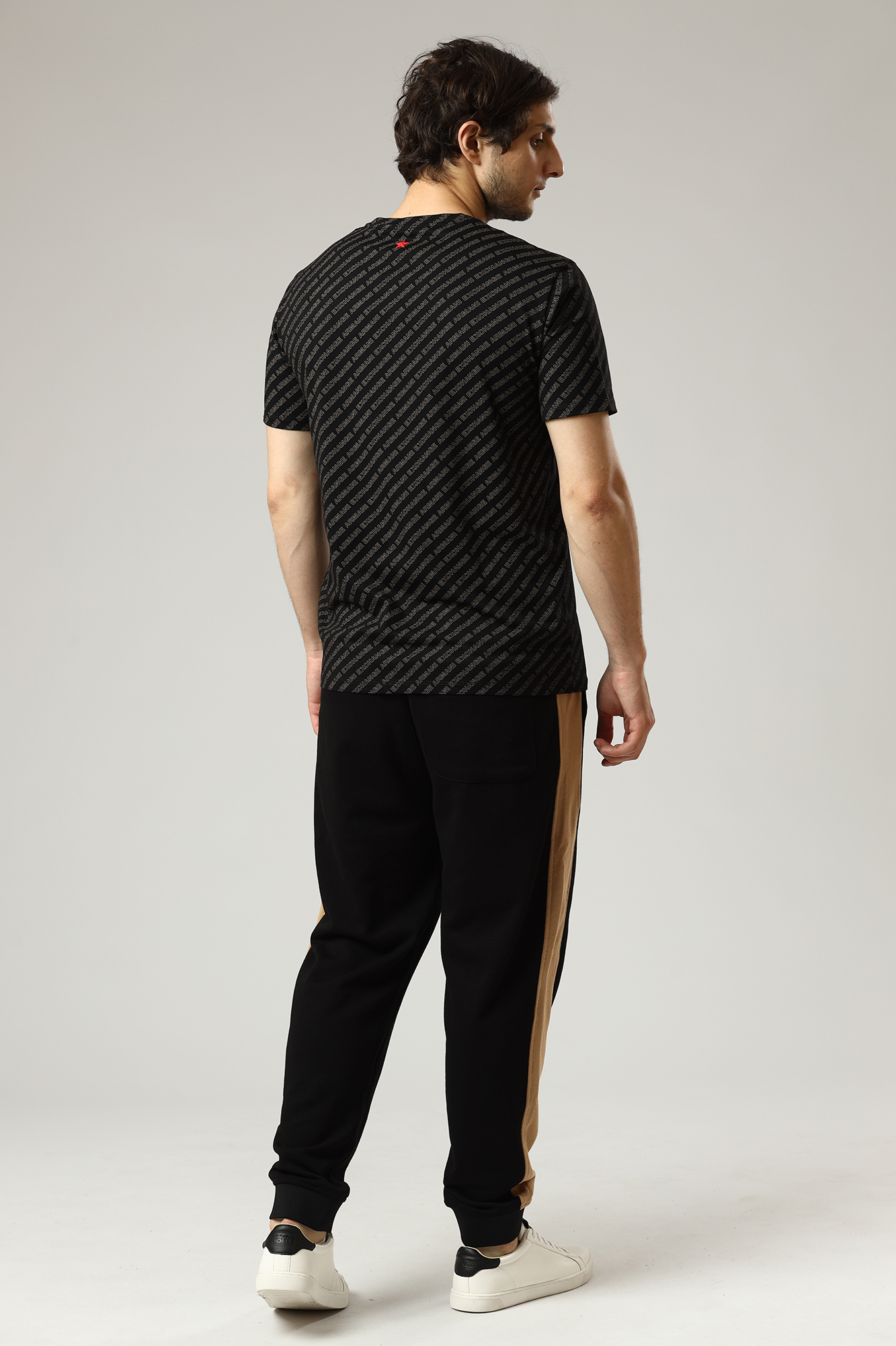 3LZP80_ZJ5CZ Брюки спортивные джоггеры Armani Exchange Черный