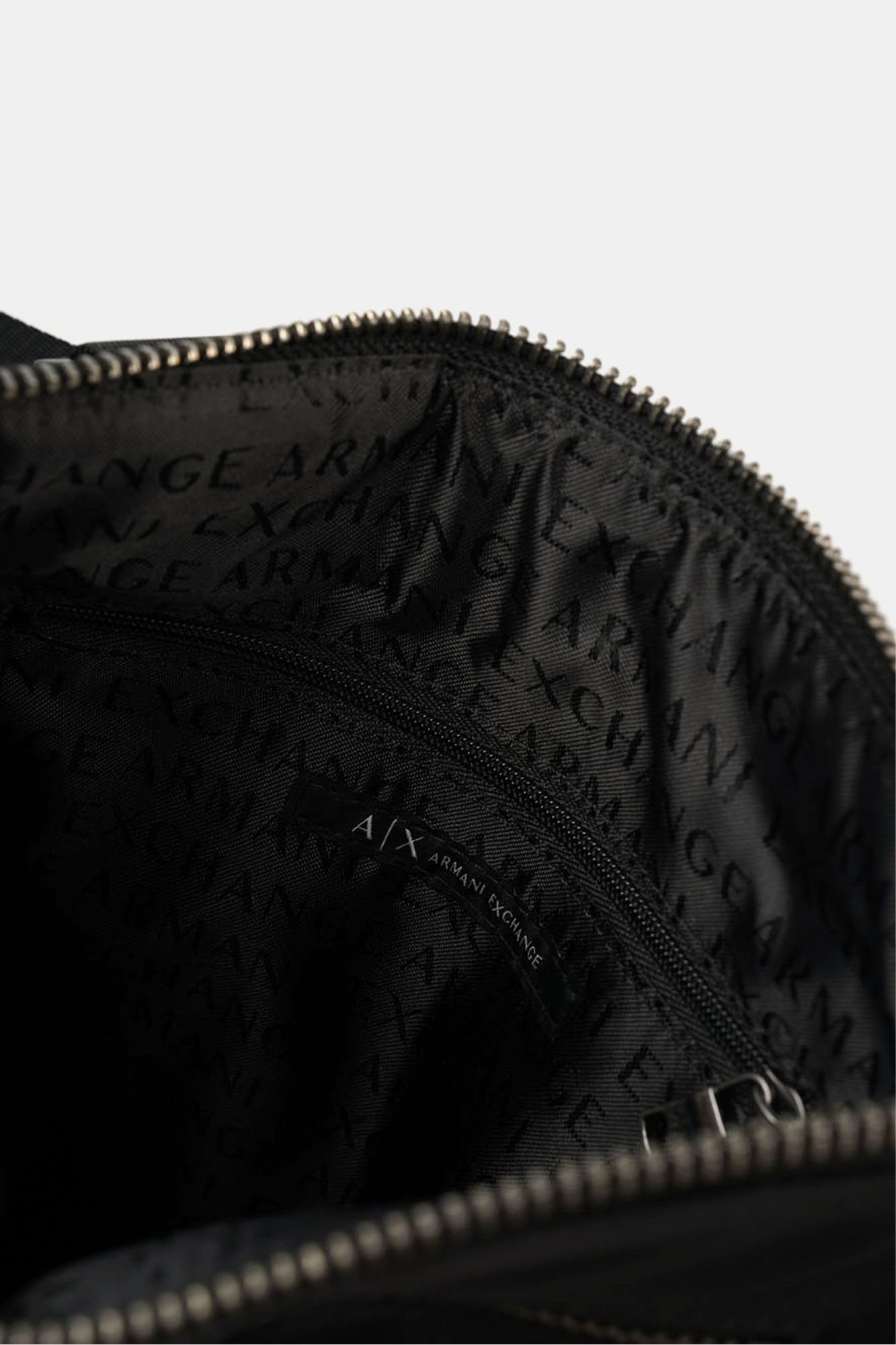 XM000105_AF15129 Сумка Armani Exchange Черный