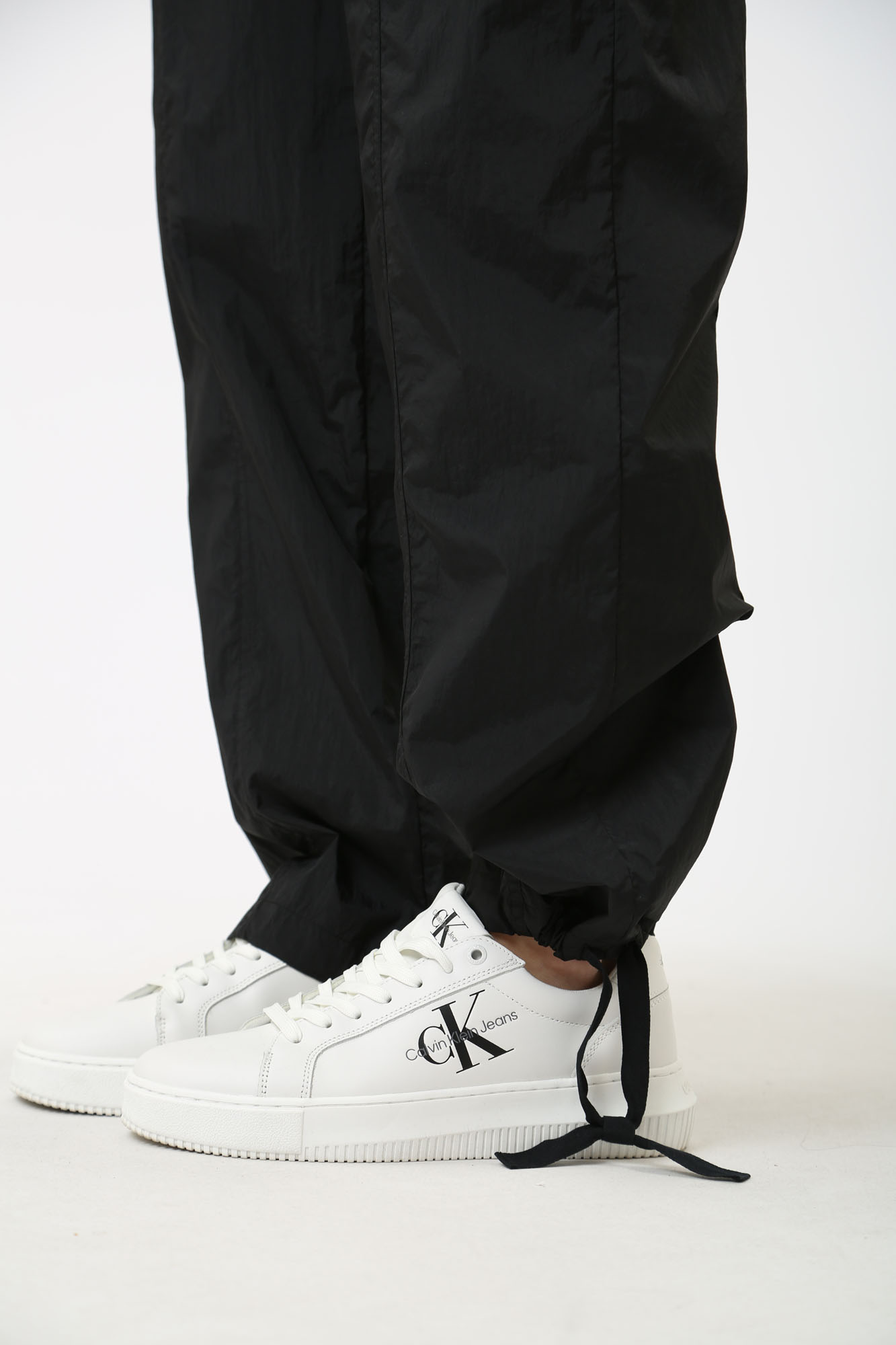 J20J223423 брюки спортивные calvin klein jeans 