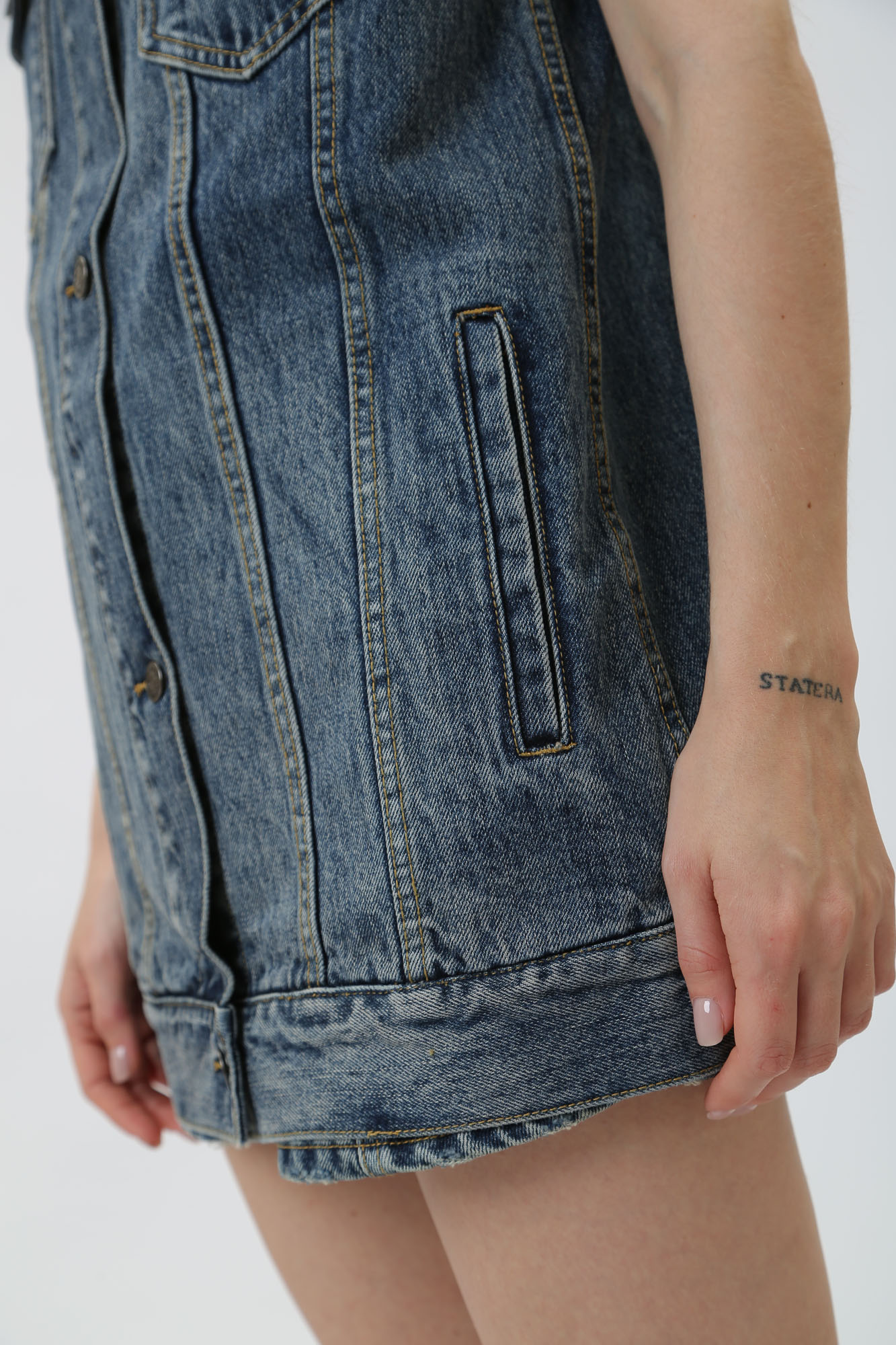 3DYQ61_Y15DZ жилет джинсовый armani exchange 