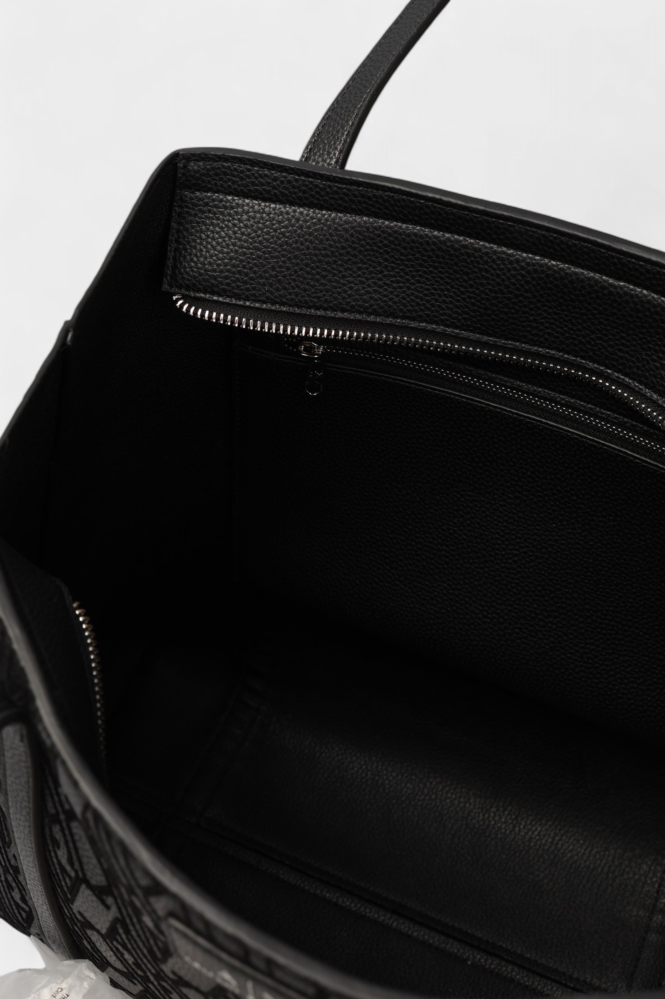 XW002121_AF19298 Сумка Armani Exchange Черный