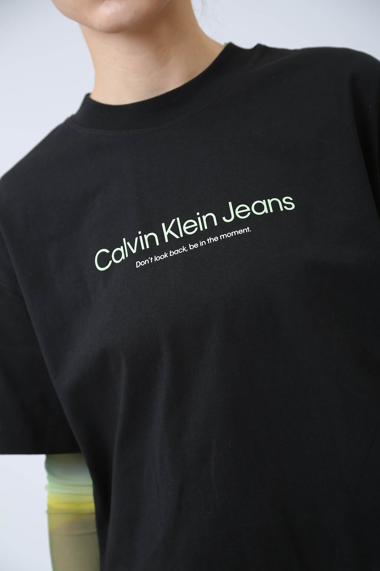 J20J222894 футболка calvin klein jeans 