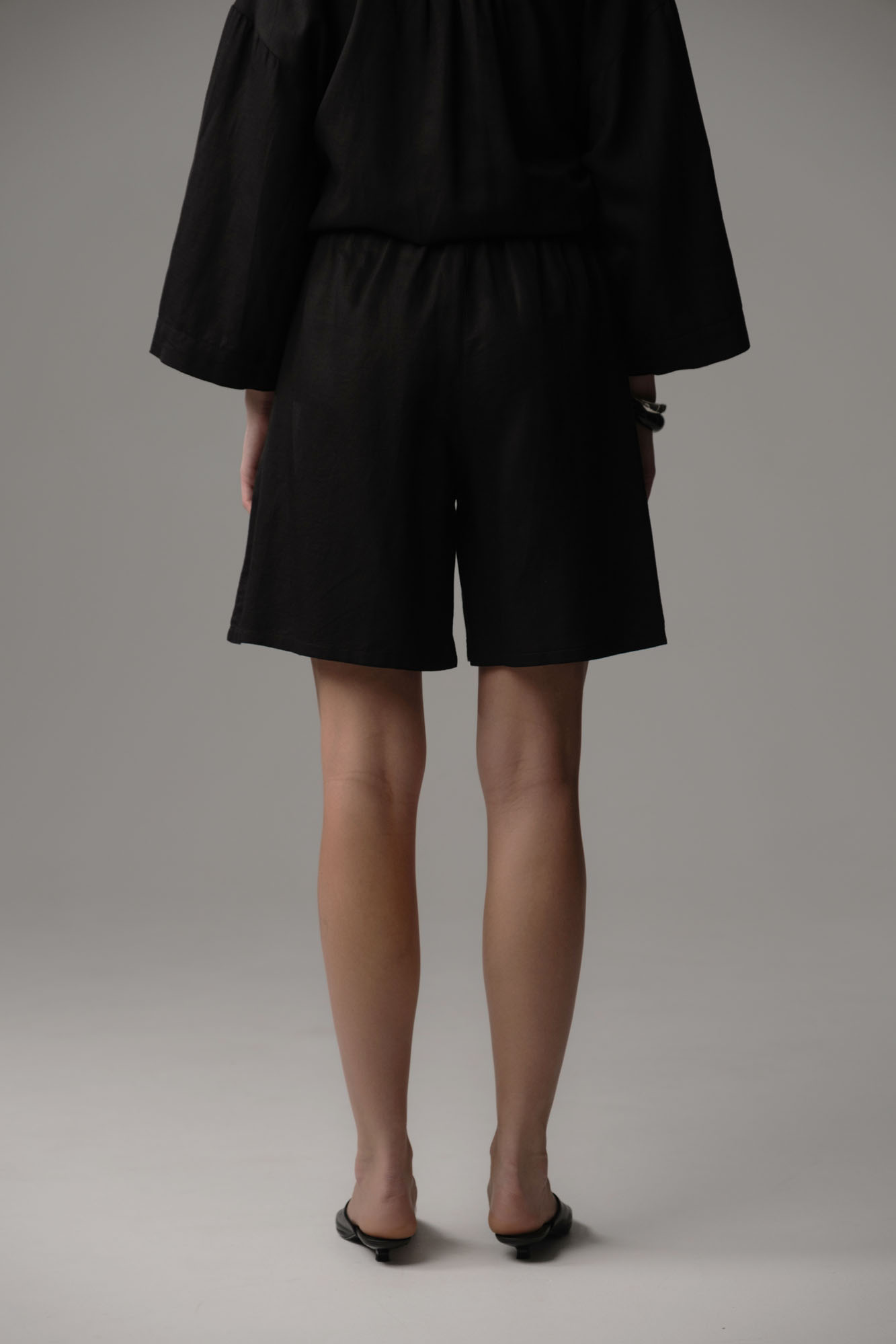 W-241-P-56-1070 шорты the hills 