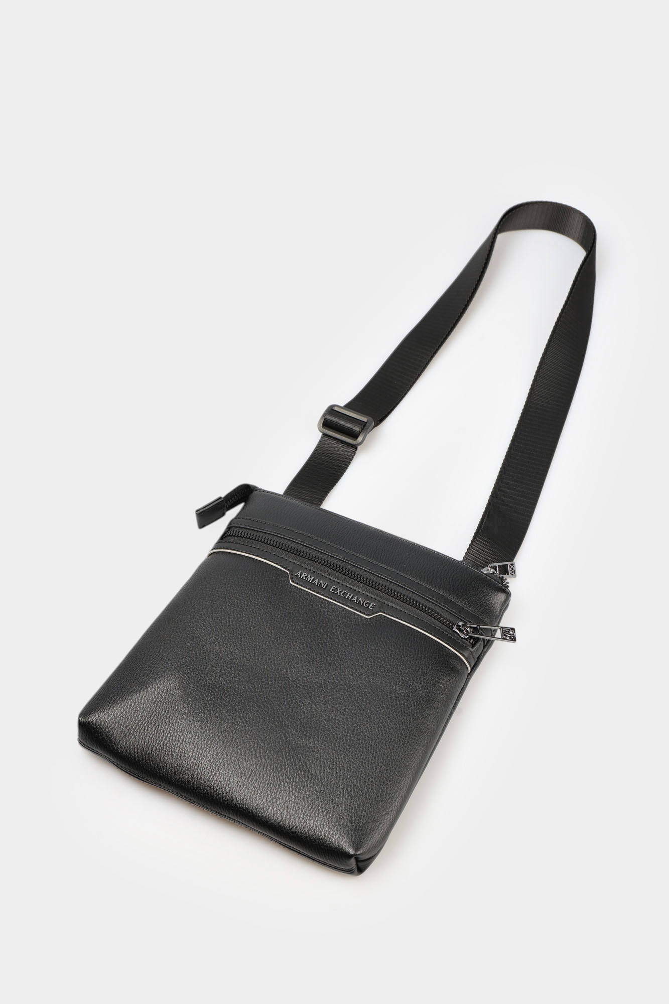 XM001603_AF17205 Сумка Armani Exchange Черный