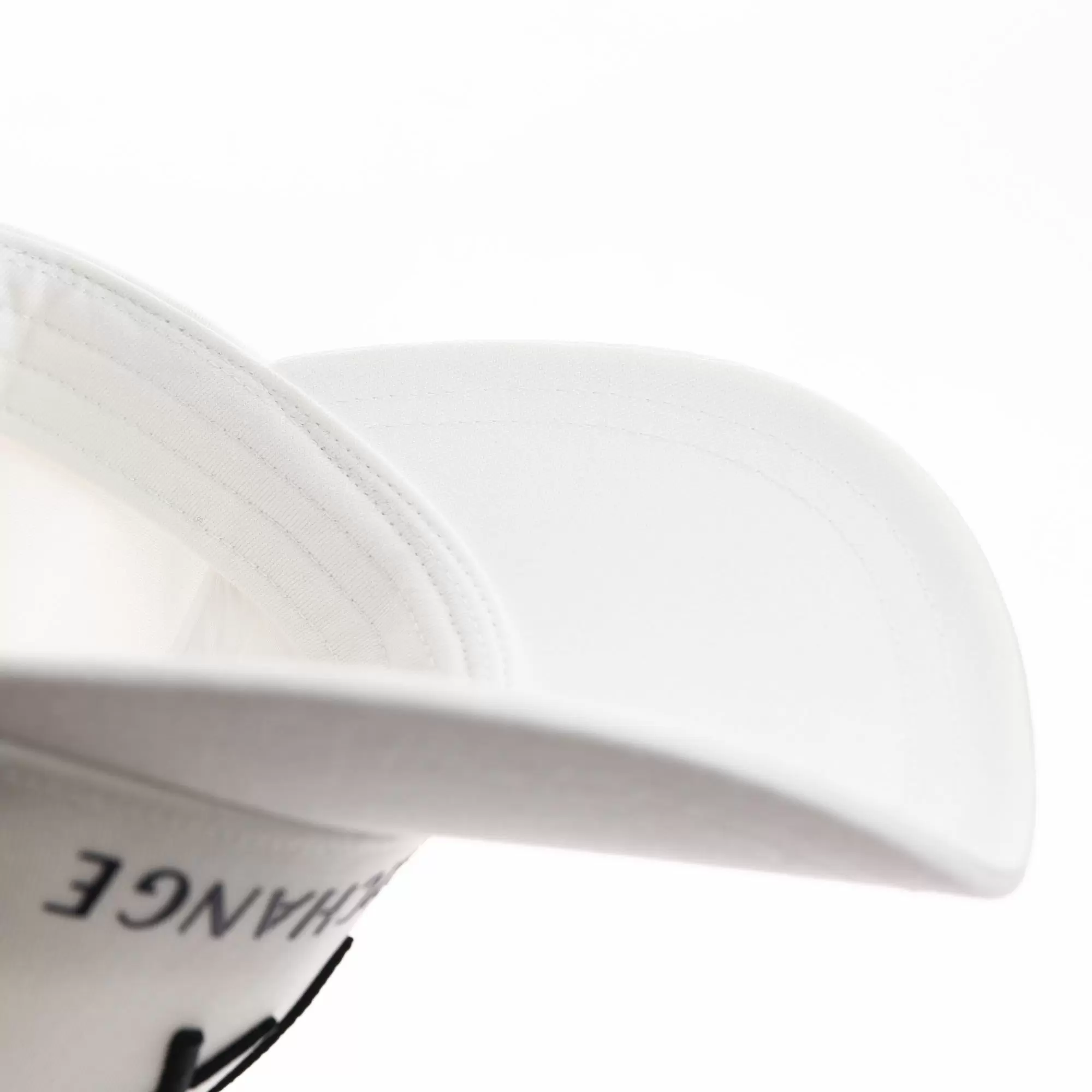 954039_CC513 Кепки Armani Exchange Белый