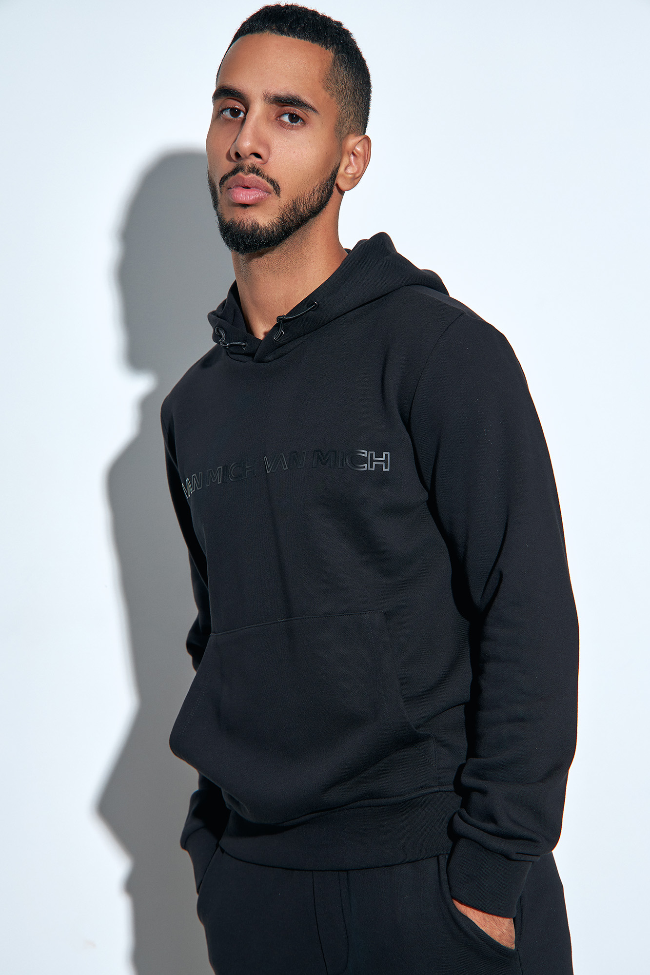 VM-232-53-020 Худи Van Mich Черный