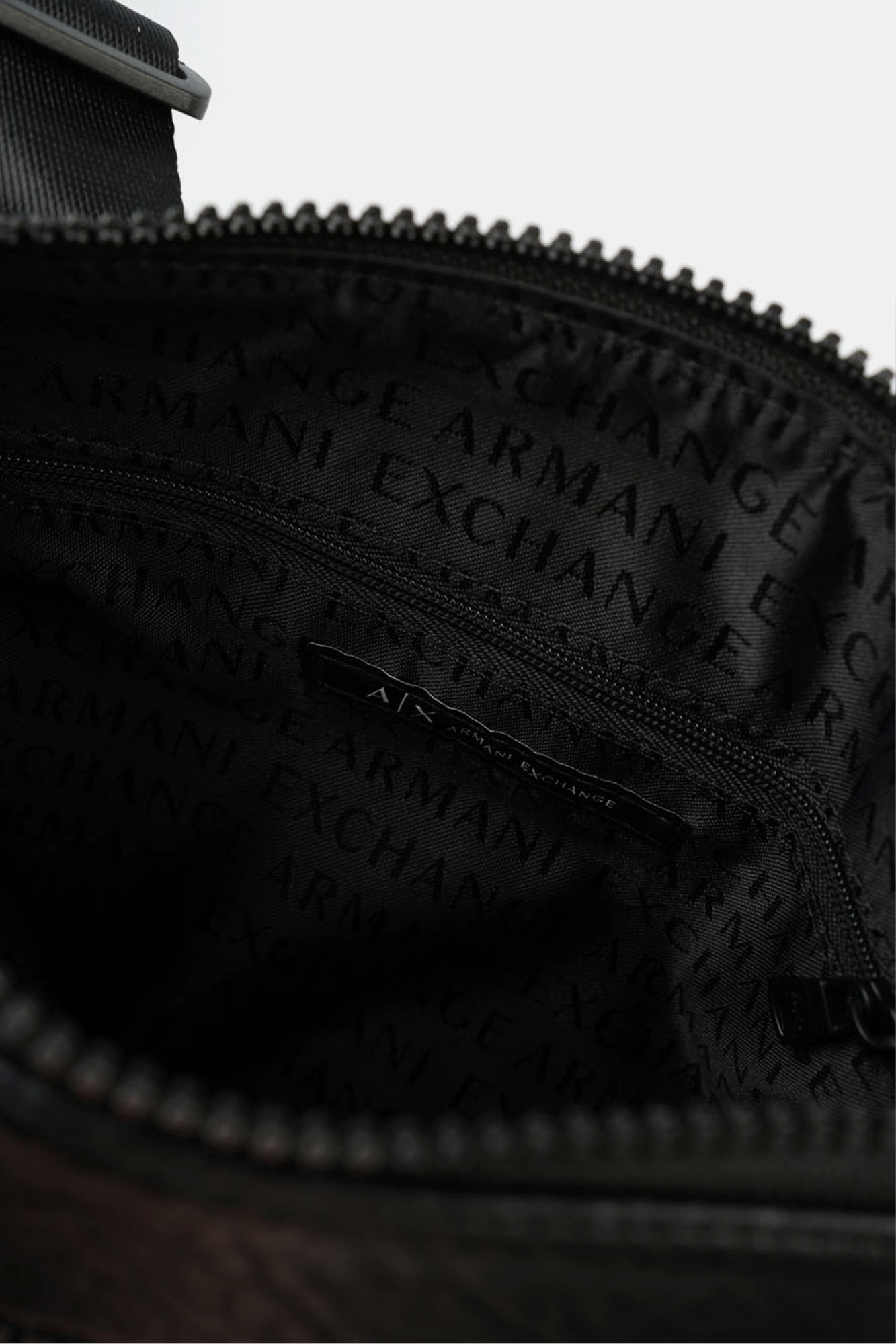 XM000852_AF12967 Сумка Armani Exchange Черный