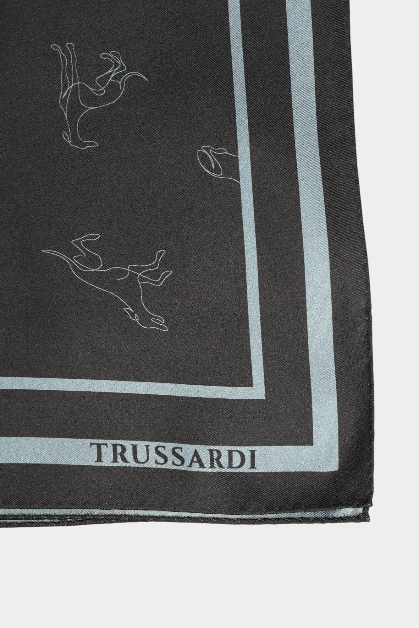 S074C000004N-WVX04T09-21ZA Платок Trussardi Серый