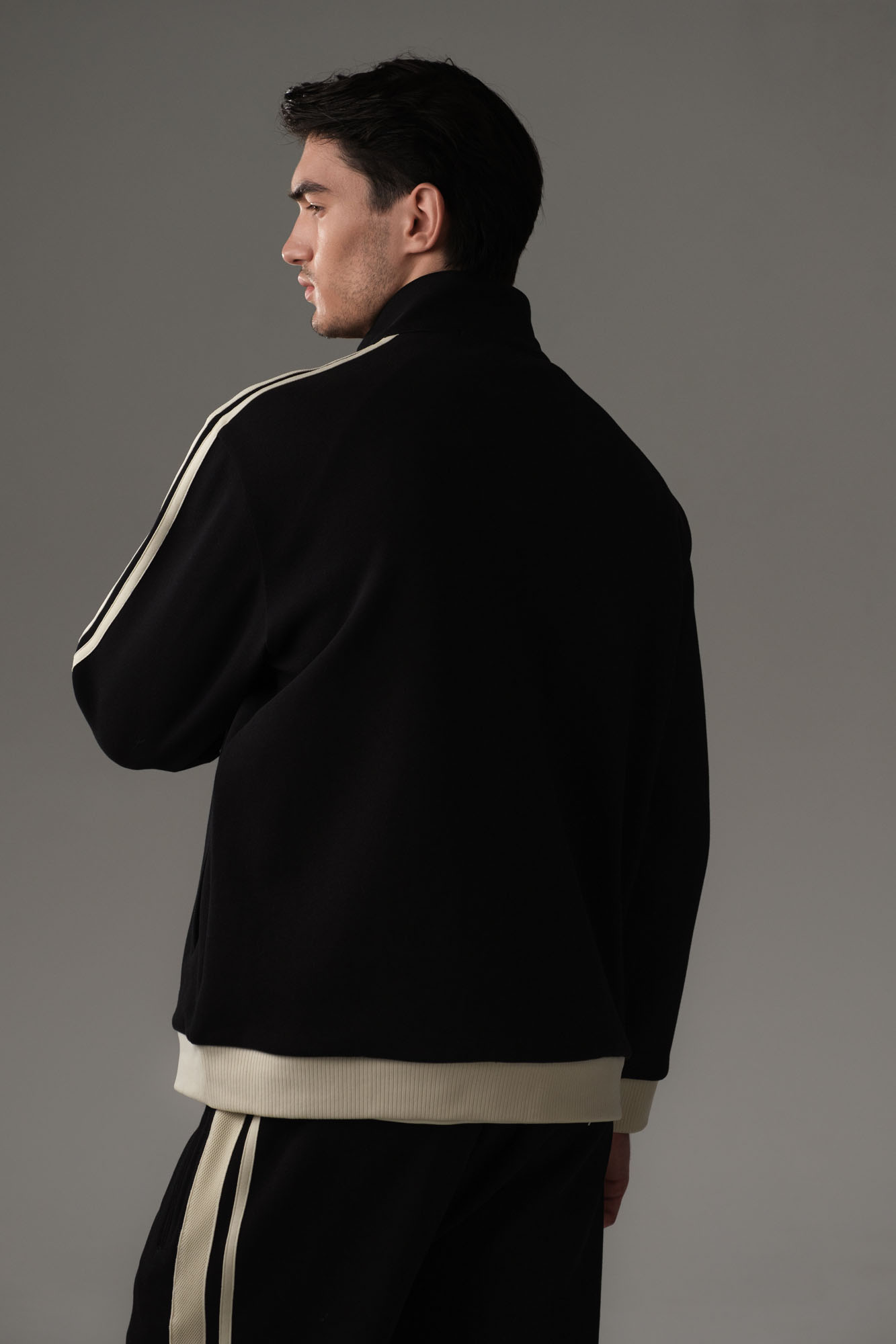 M-251-MA-20-8010 Тректоп The Hills Черный