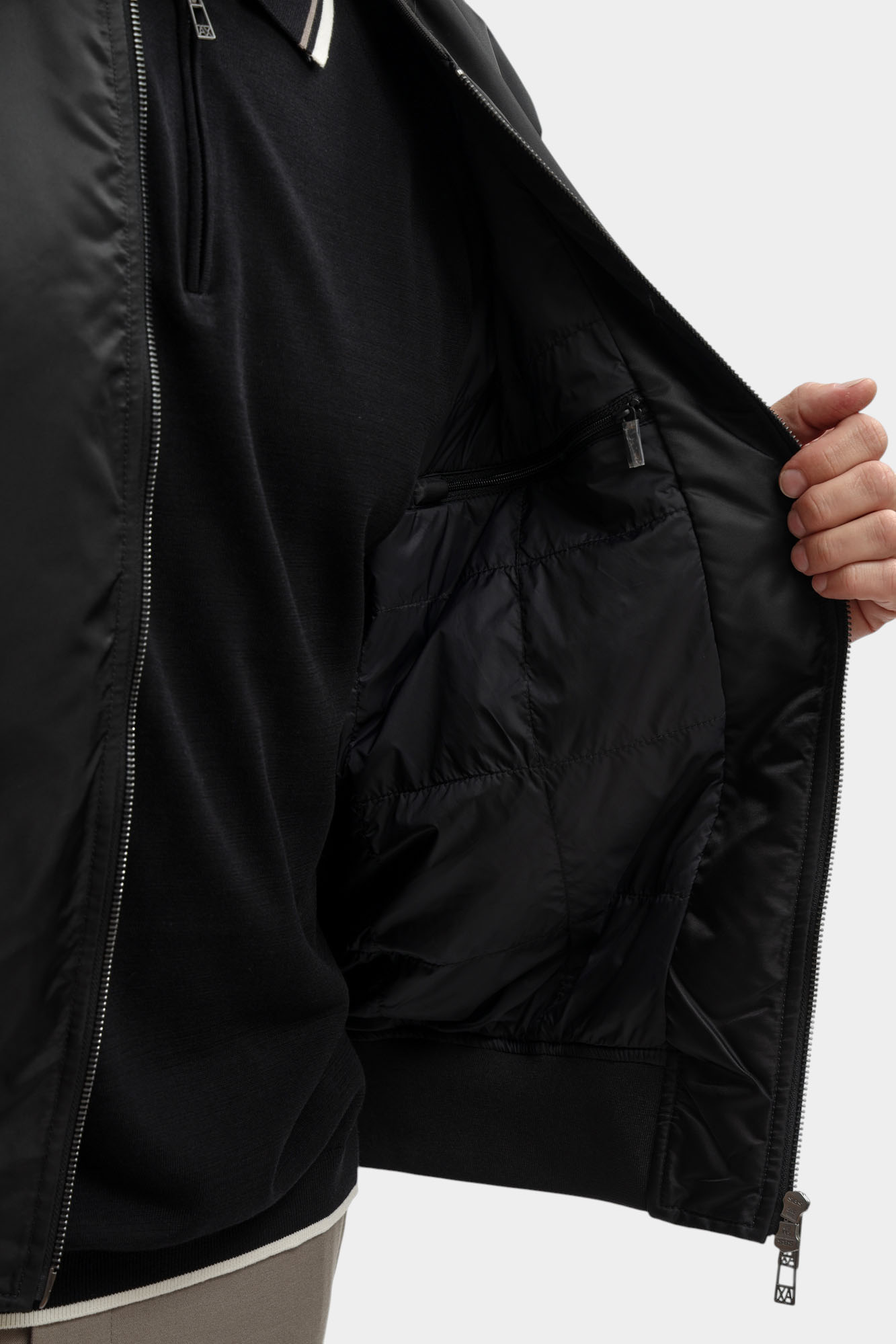 XM002017_AF19828 Бомбер Armani Exchange Черный