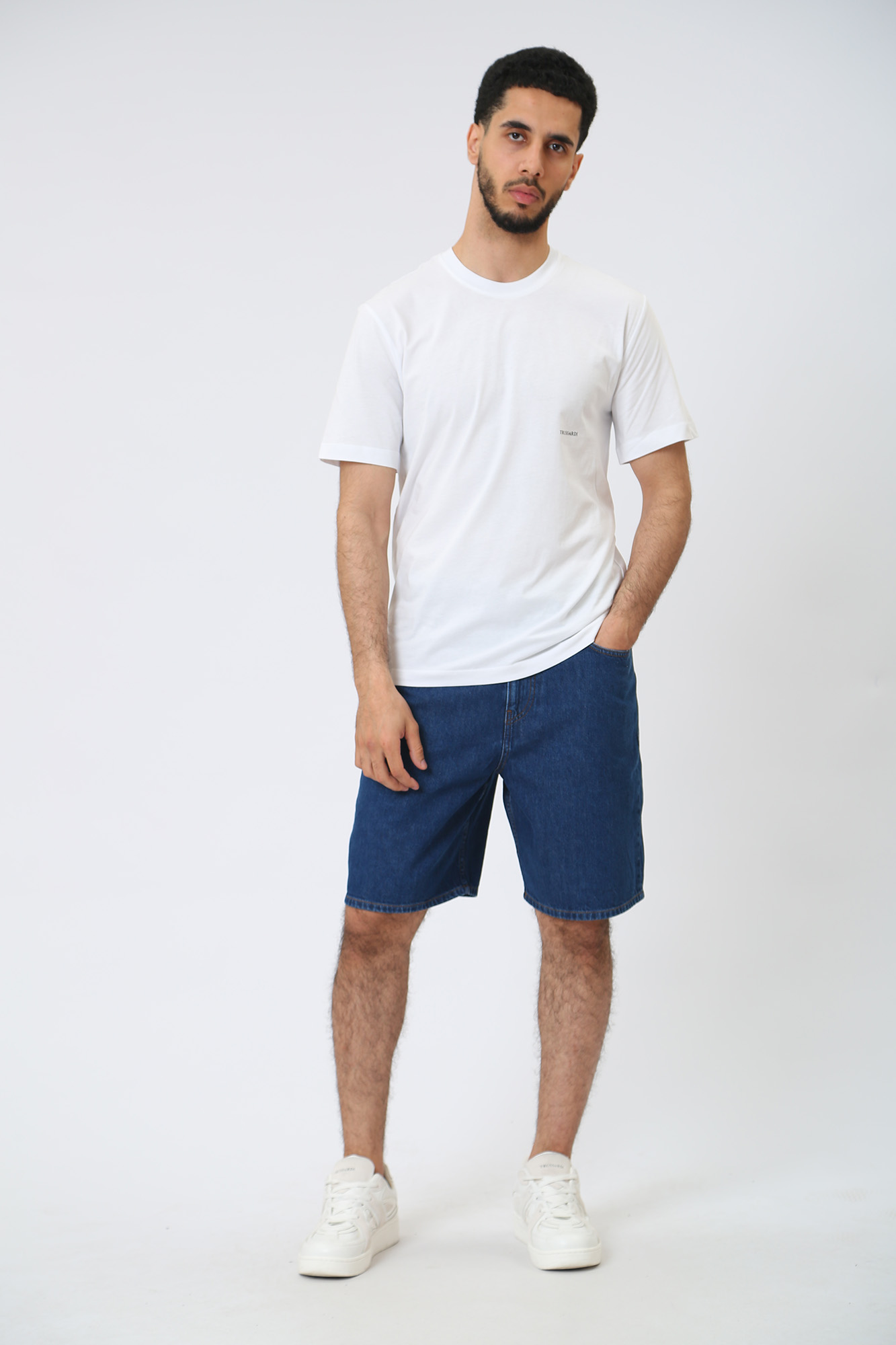 52J00132-1T006244-C-002 Шорты джинсовые Trussardi Синий