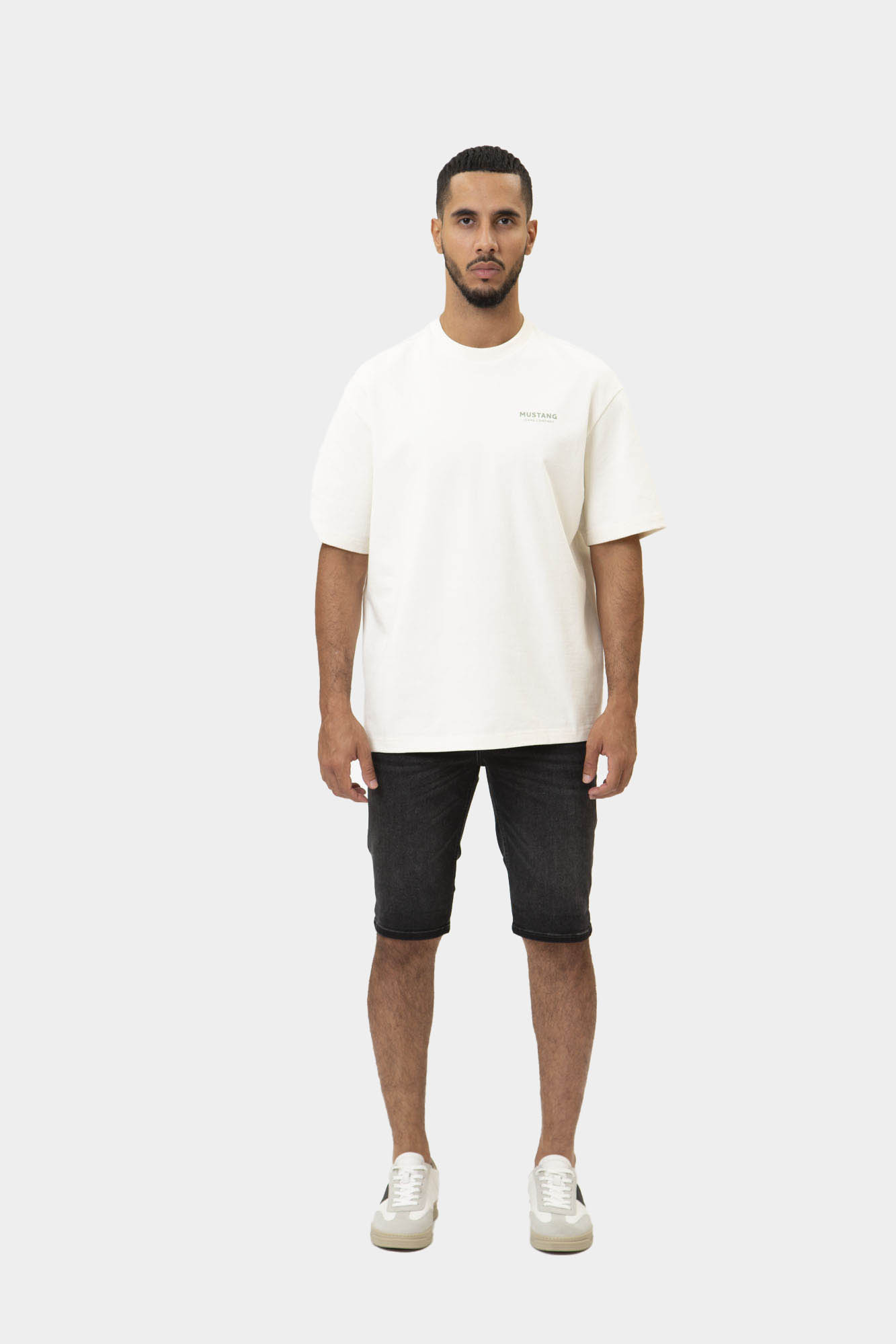 1014889-4000 Шорты джинсовые Mustang Черный