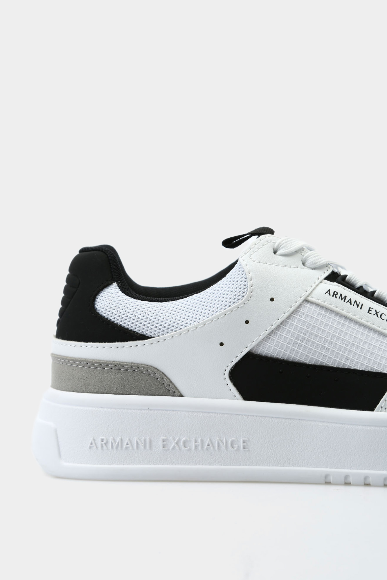 XUX224_XV861_K488 Кроссовки Armani Exchange Белый