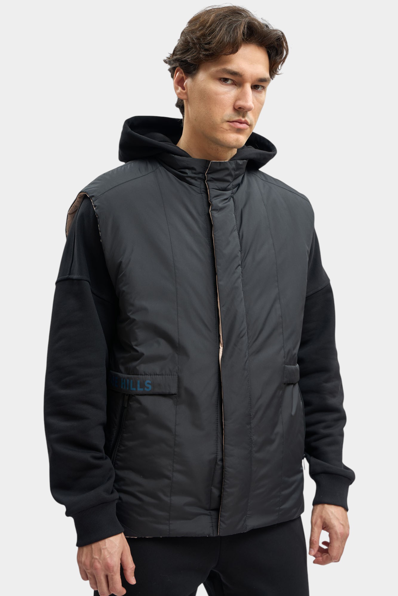 M-252-P-20-0501 Жилет The Hills Черный