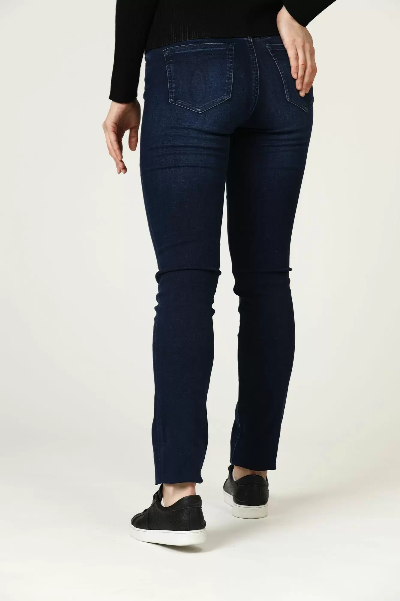 J20J214537_ джинсы mid rise slim calvin klein jeans 