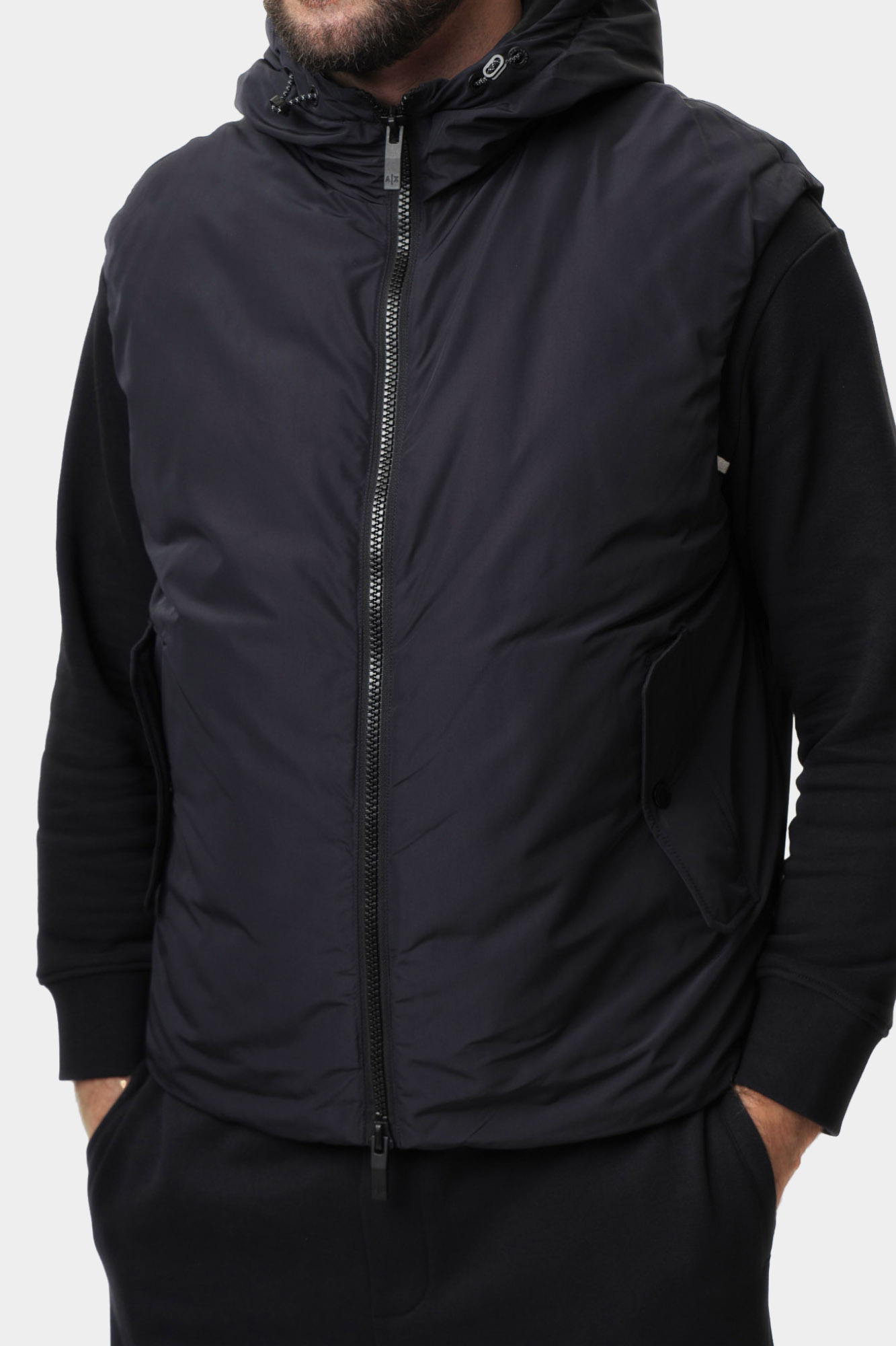 XM000585_AF13140 Жилет пуховый Armani Exchange Синий