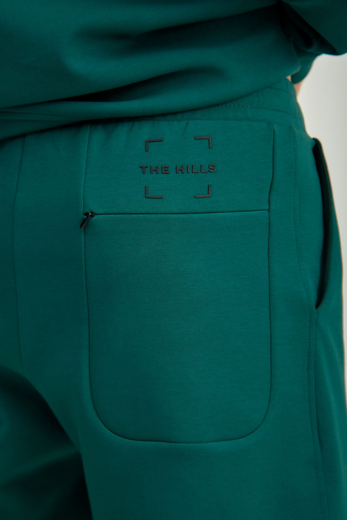 M-241-P-25-1007 Шорты The Hills Зеленый